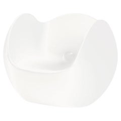 Fauteuil à bascule blanc laiteux de Karim Rashid