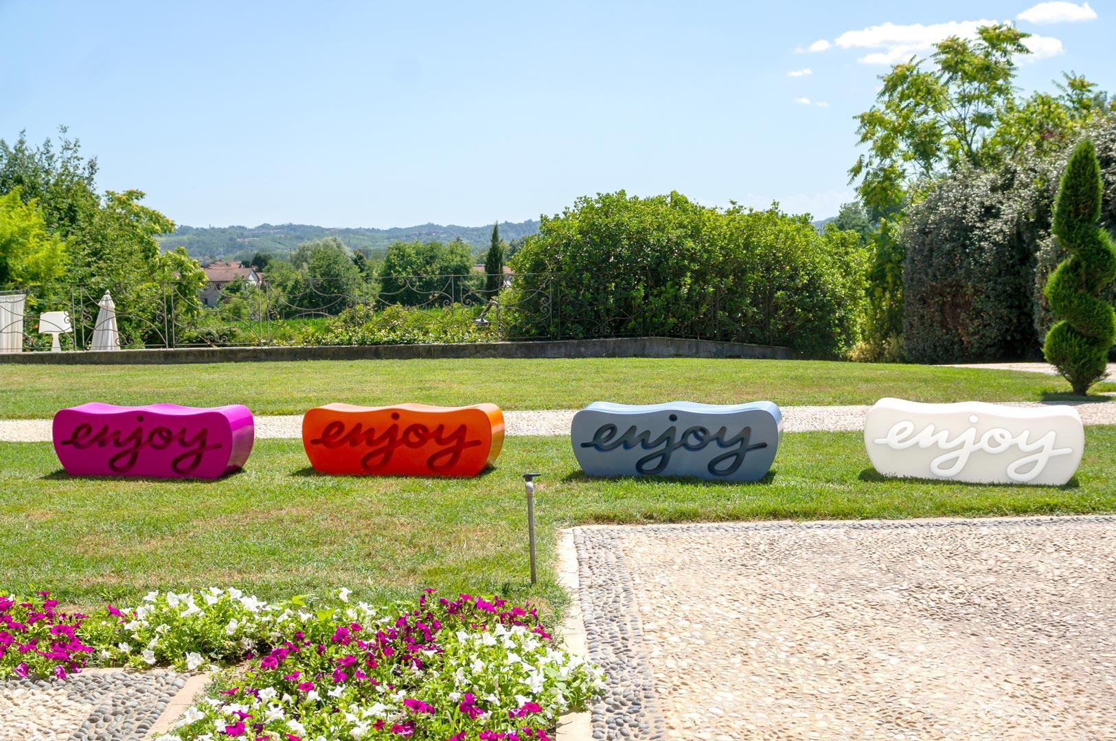 Milky White Enjoy Bench von Adriana Lohmann und Giò Colonna Romano (21. Jahrhundert und zeitgenössisch) im Angebot