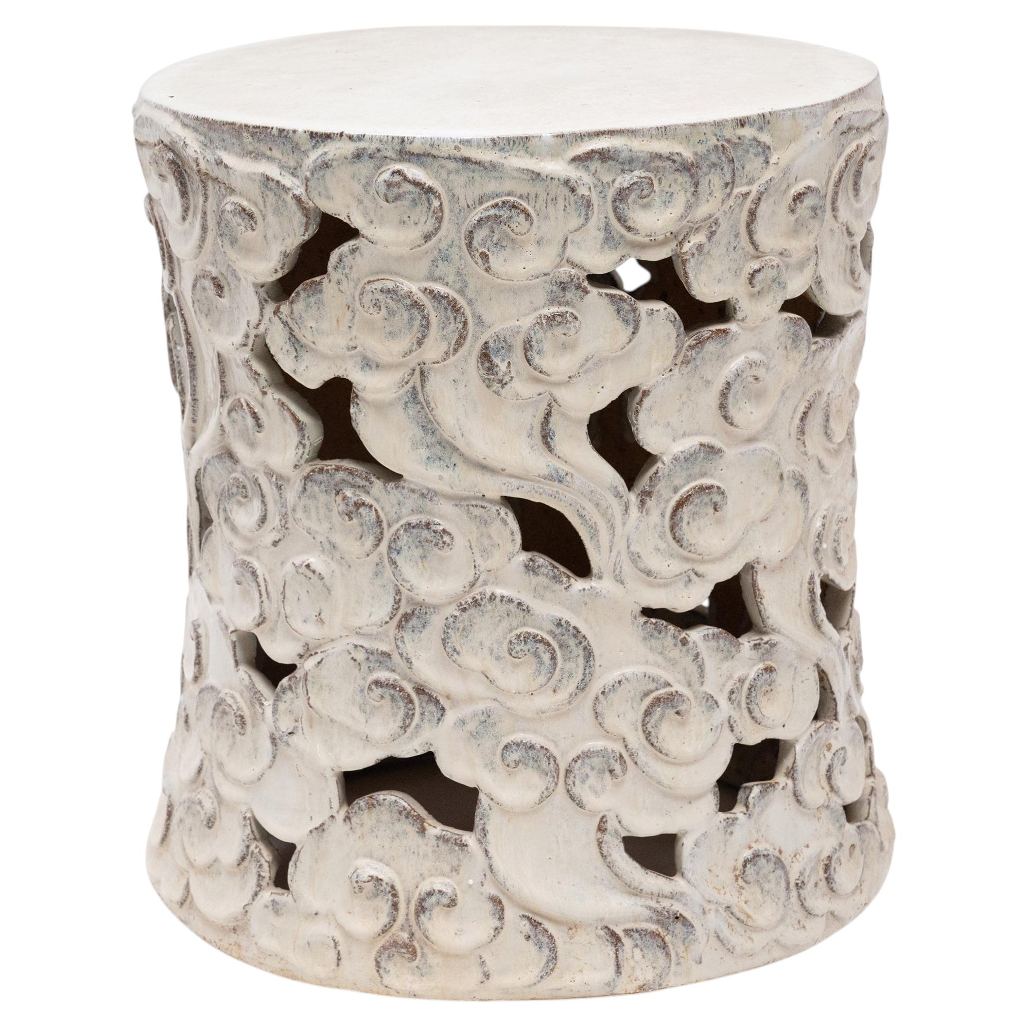 Tabouret de jardin « Cloud » émaillé blanc laiteux