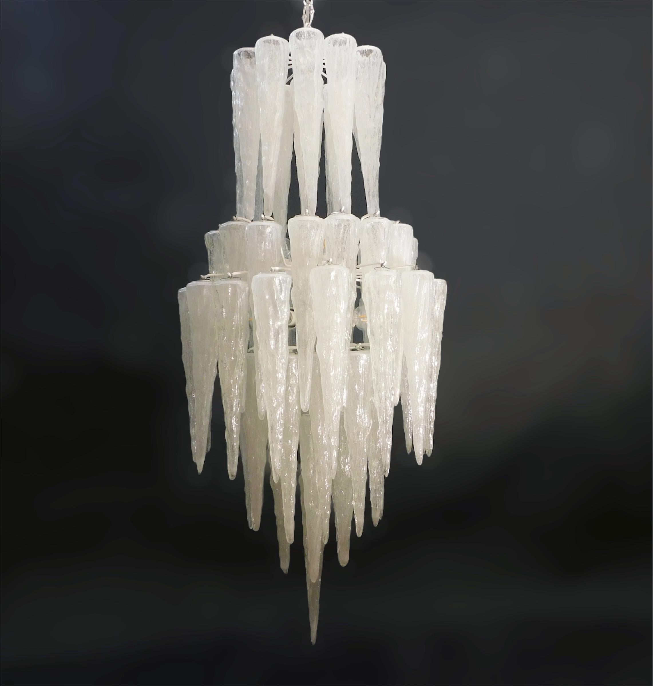 Vintage Italian chandelier with milky white icicle shaped Murano glass spikes mounted on white metal frame / Made in Italy circa 1970s
Measures: diameter 20 inches, height 43.5 inches
15 lights / E12 or E14 type / max 40W each
1 available in stock