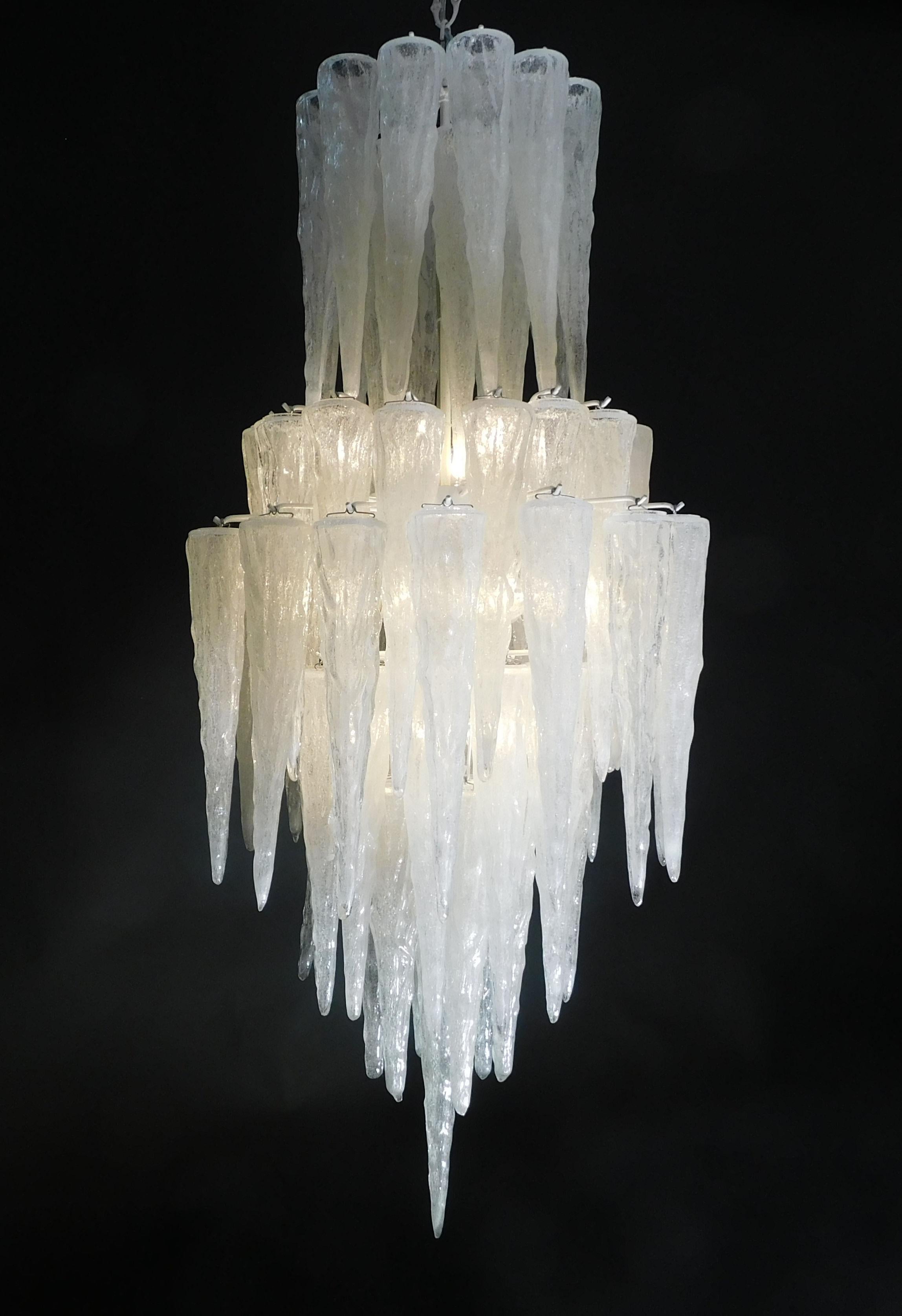 Milky White Icicle Murano Chandelier In Good Condition For Sale In Los Angeles, CA
