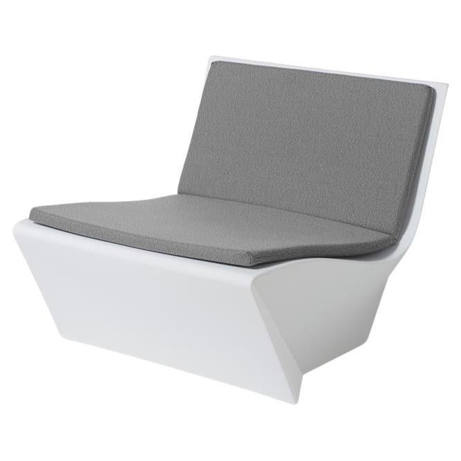 Chaise basse Kami Ichi blanc laiteux avec coussin de Marc Sadler