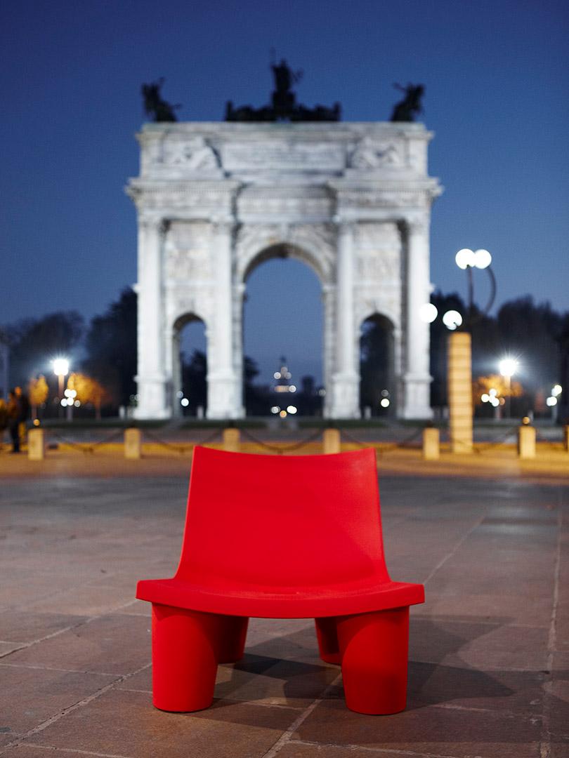 Milky White Low Lita Chair by OTTO Studio
Designed by Paola Navone.
Dimensions: D 80 x W 78 x H 70 cm. Seat Height: 36 cm.
Materials: Polyethylene.
Weight: 13 kg.

Available in different color options. This product is suitable for indoor and outdoor