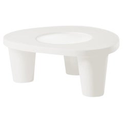 Milchweißer niedriger Lita-Couchtisch von Paola Navone