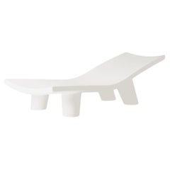 Chaise longue baja Lita blanca lechosa by OTTO Studio