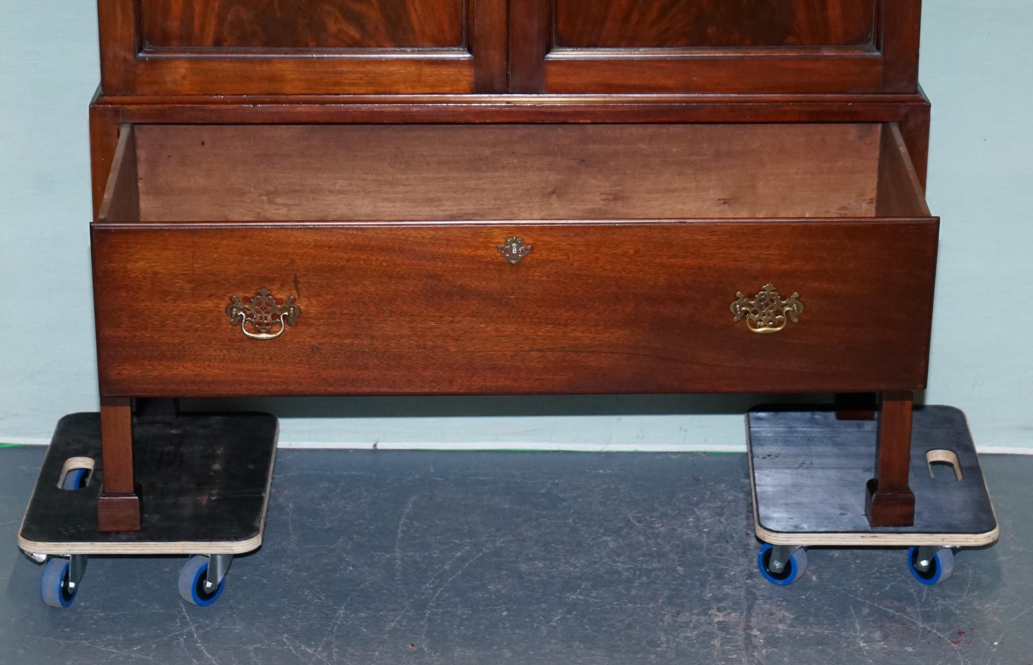 MILLAR & BEATTY ARMADIO ANTICO IN STILE GEORGIANO CON LEGNO DURO in vendita 4