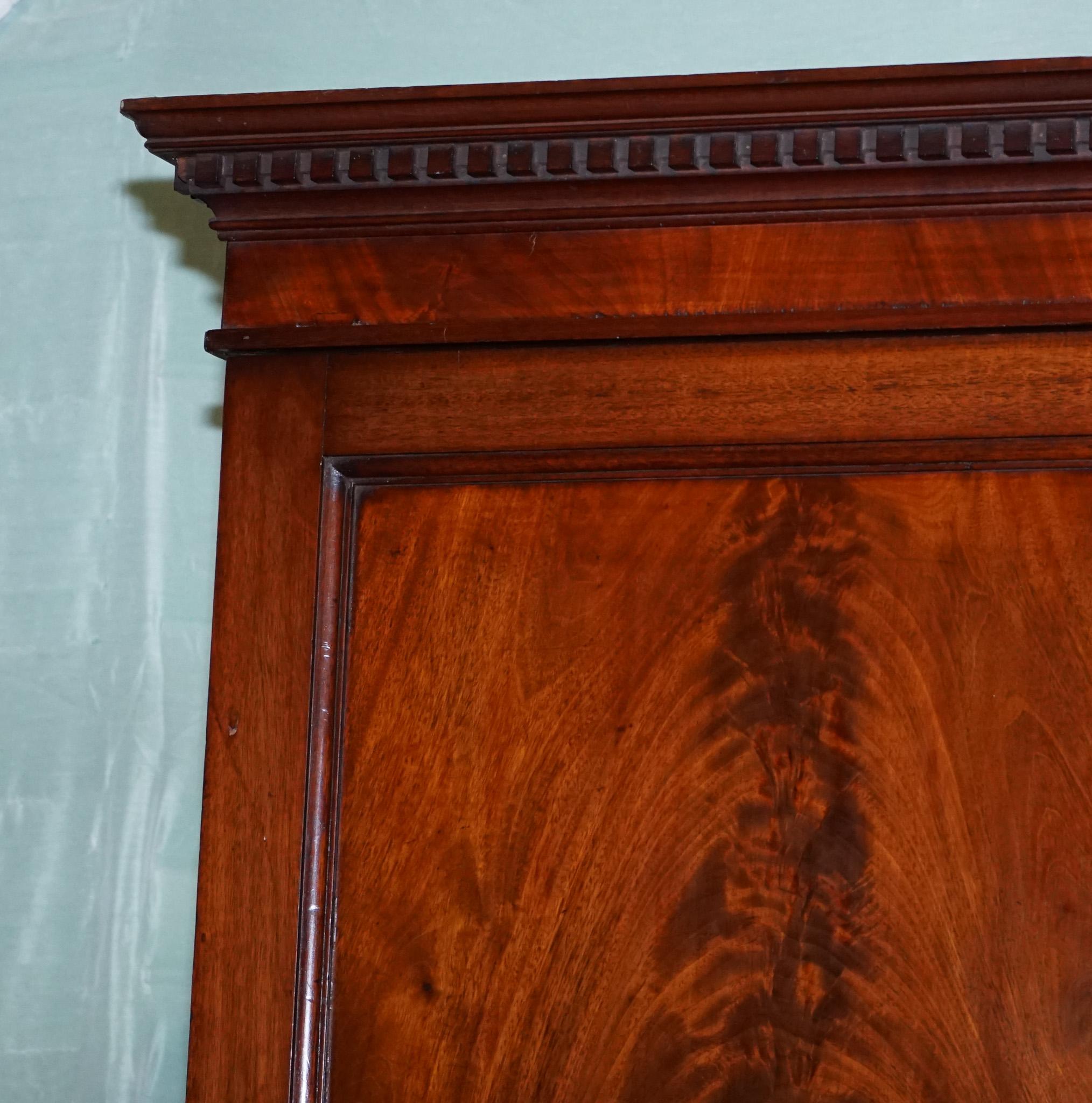 MILLAR & BEATTY ARMADIO ANTICO IN STILE GEORGIANO CON LEGNO DURO in vendita 7