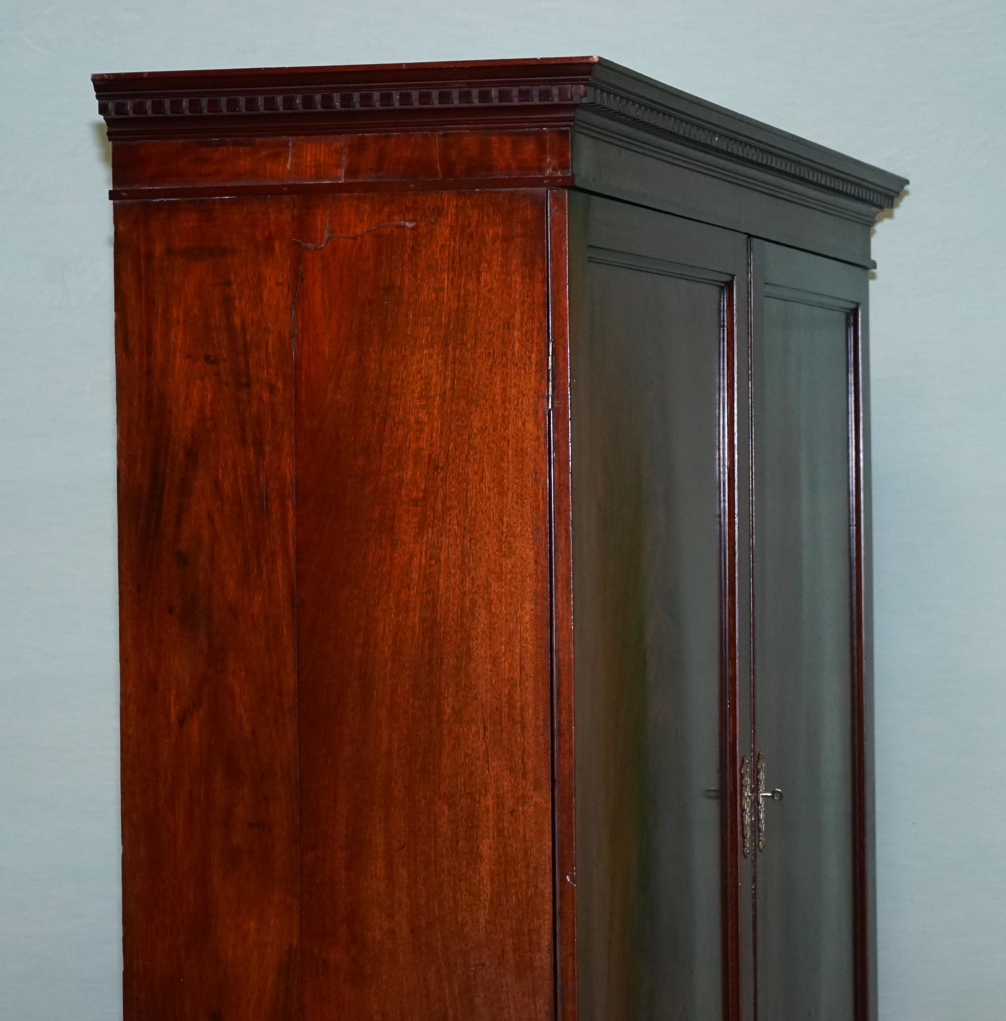 Fatto a mano MILLAR & BEATTY ARMADIO ANTICO IN STILE GEORGIANO CON LEGNO DURO in vendita