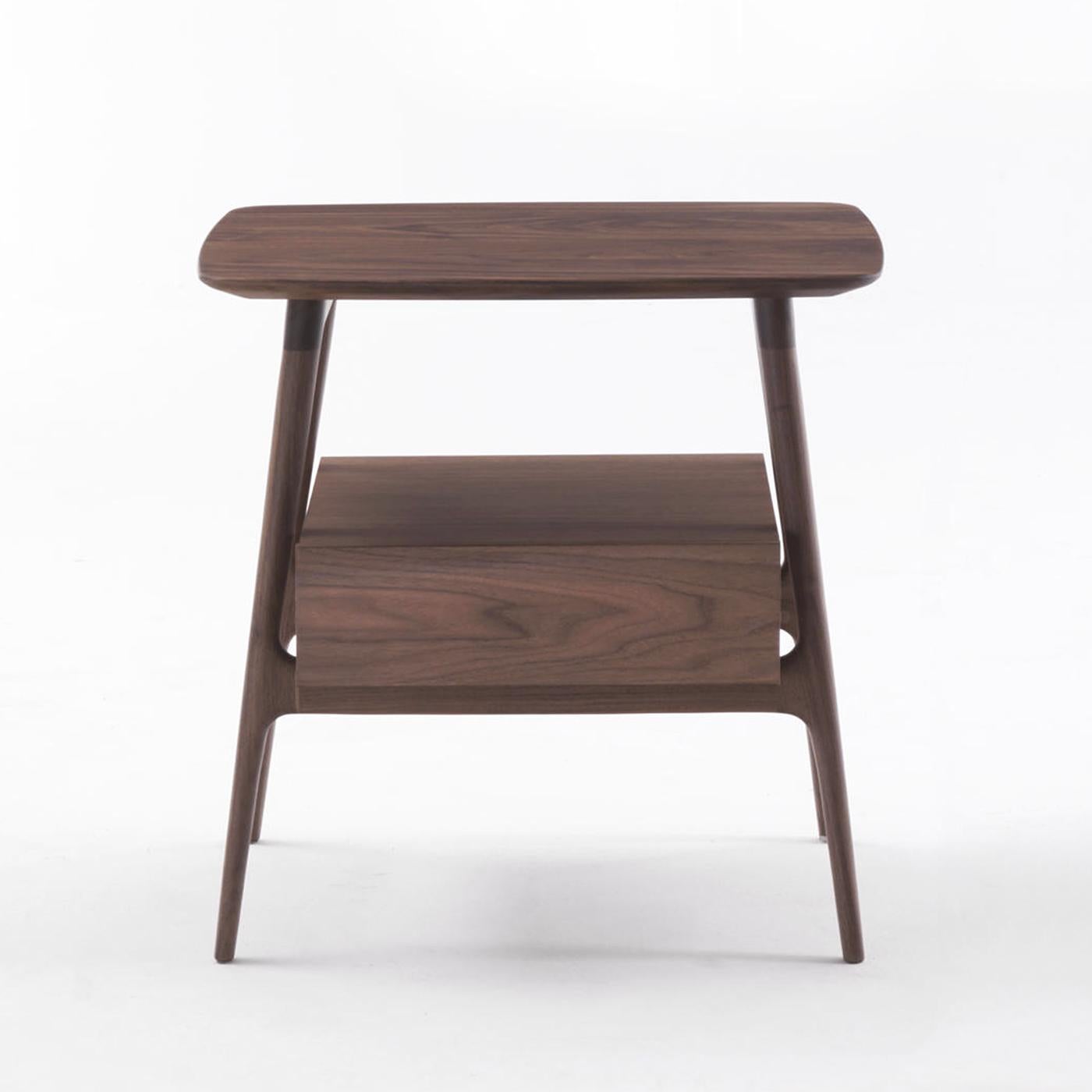 Side table millas with structure in 
solid walnut wood, include 1 drawer.