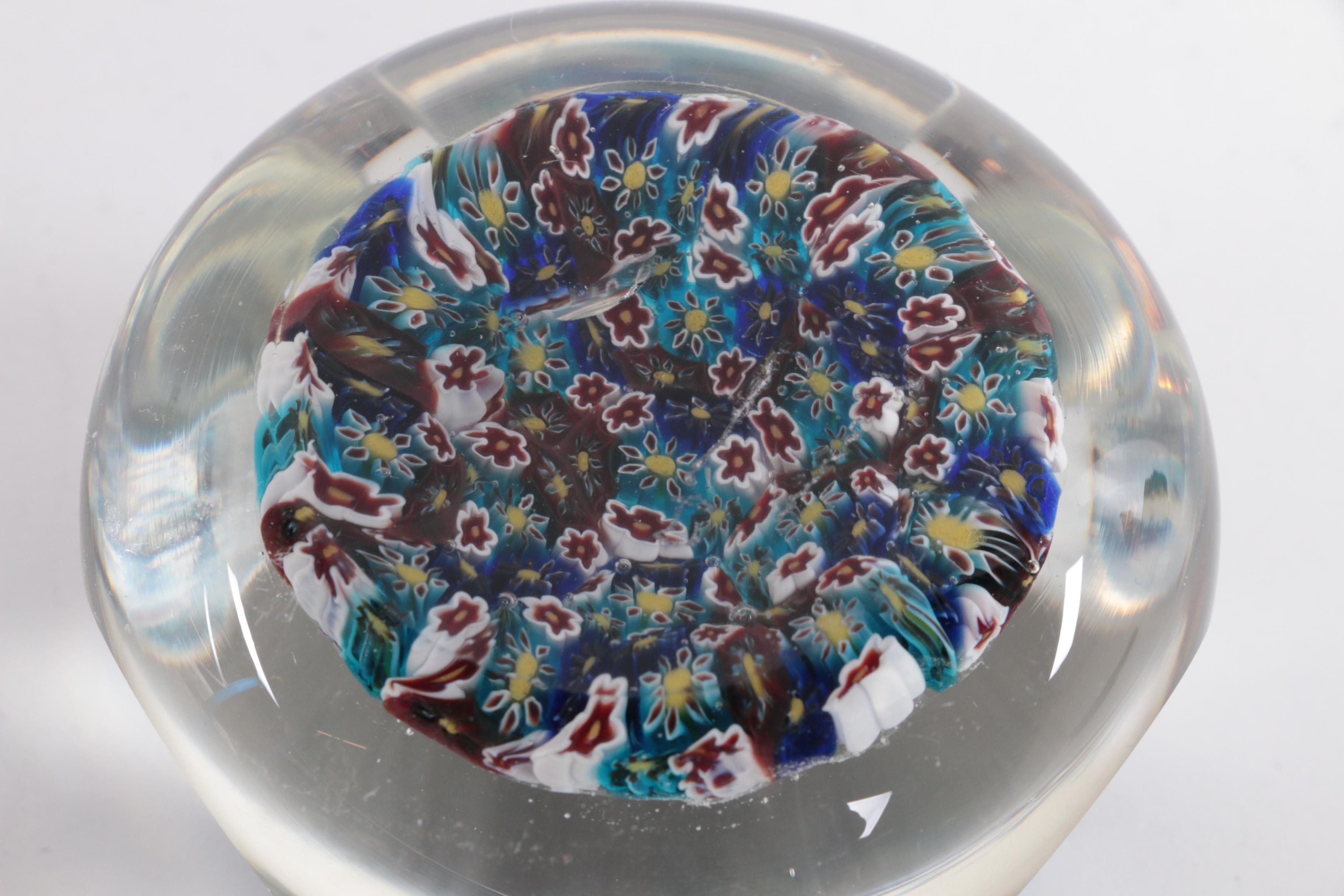 Mille fleur Murano Paper Weight with Beautiful Flowers In Good Condition For Sale In Oostrum-Venray, NL