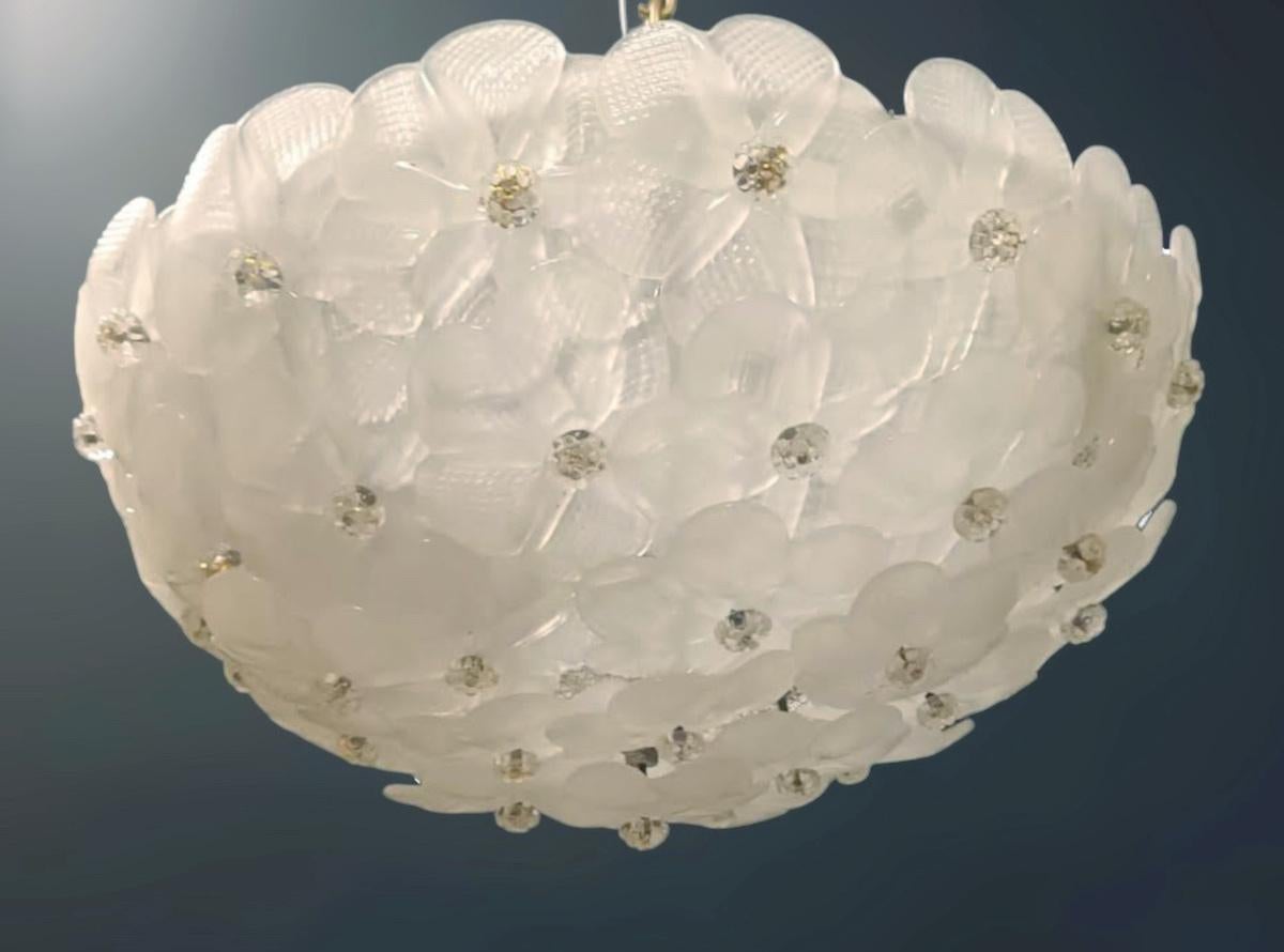 Vintage Italian flush mount with frosted white hand blown Murano glass flowers / Made in Italy in the 1960s by Barovier e Toso
3 lights / E12 or E14 type / max 40W each
Measures: Diameter 13 inches / height 6 inches
1 available in stock in