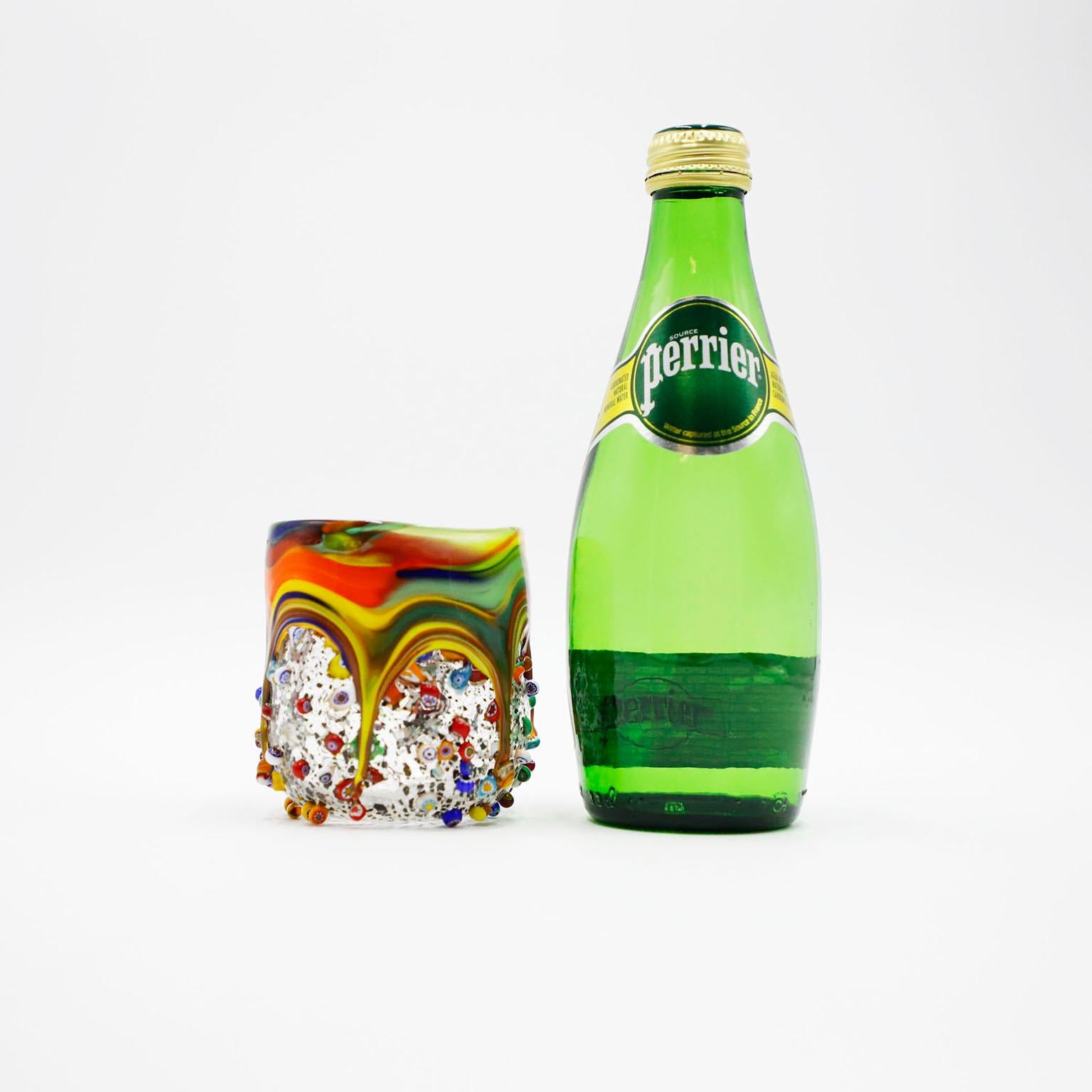 Italiano Bicchiere di vetro Millefiori, Bicchiere di vetro stropicciato dimesso in vendita