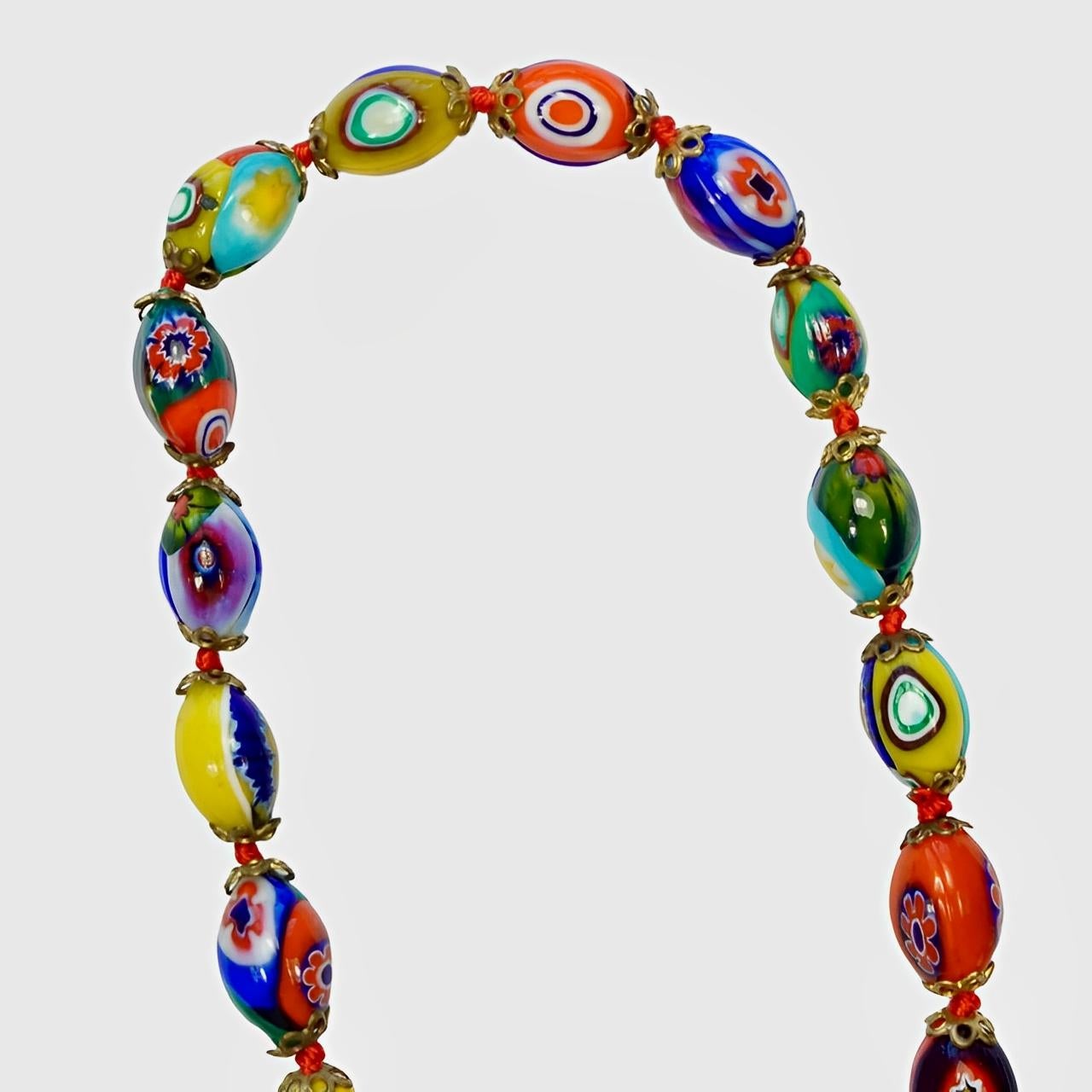 Millefiori Murano Glas Abgestufte Ovale Perlenkette mit Barrel-Verschluss im Zustand „Gut“ im Angebot in London, GB