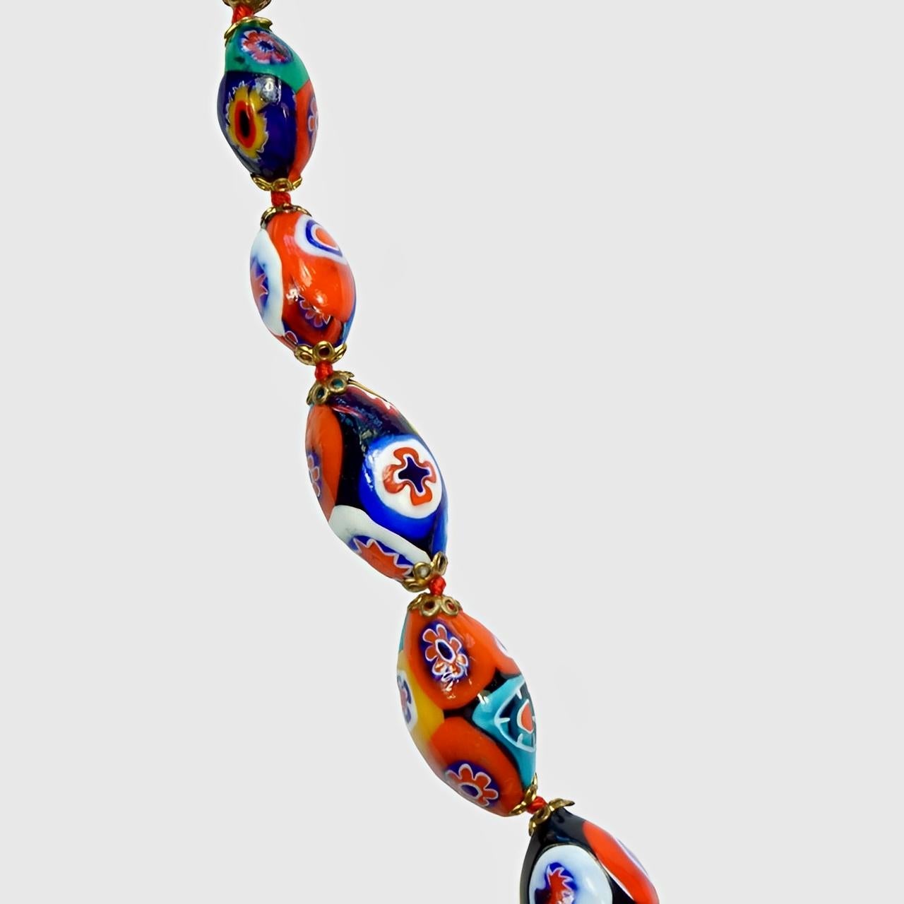 Millefiori Murano Glas Abgestufte Ovale Perlenkette mit Barrel-Verschluss für Damen oder Herren im Angebot