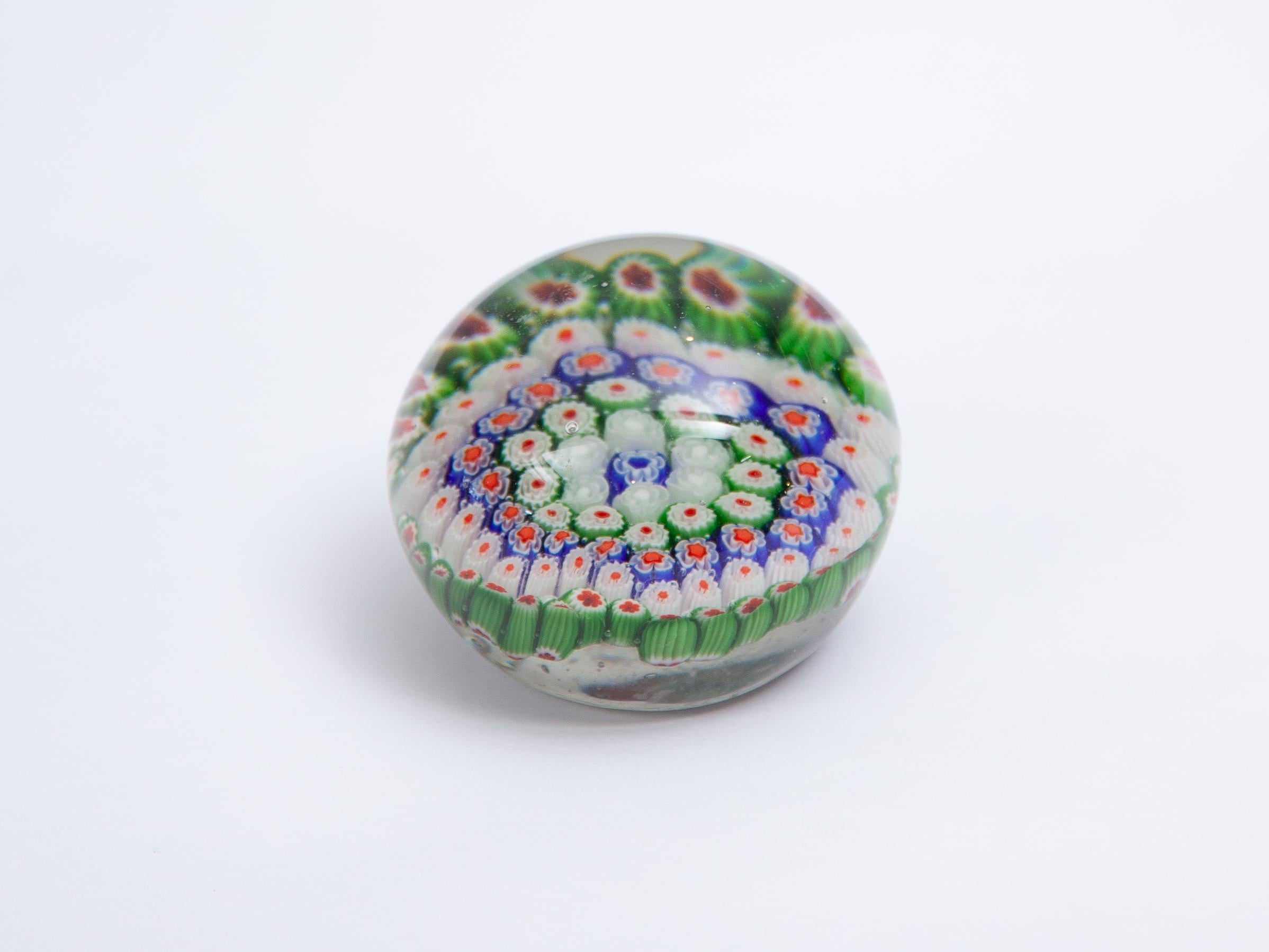 Pisapapeles Millefiori Pisapapeles de cristal artístico italiano de Murano, años 60 Francés en venta