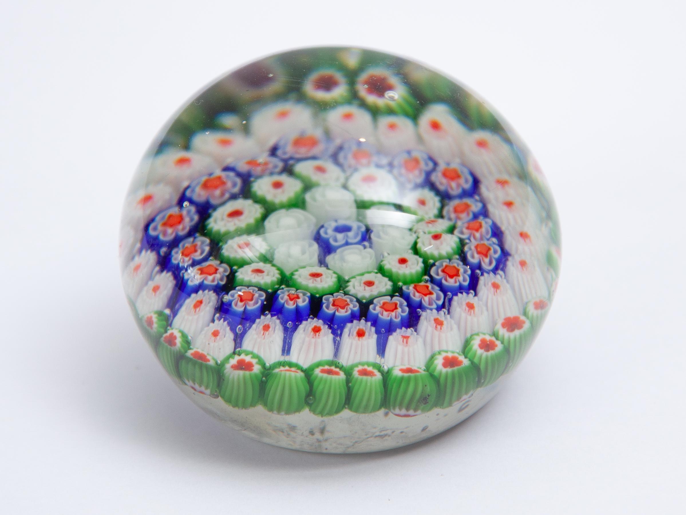Pisapapeles Millefiori Pisapapeles de cristal artístico italiano de Murano, años 60 Vidrio artístico en venta