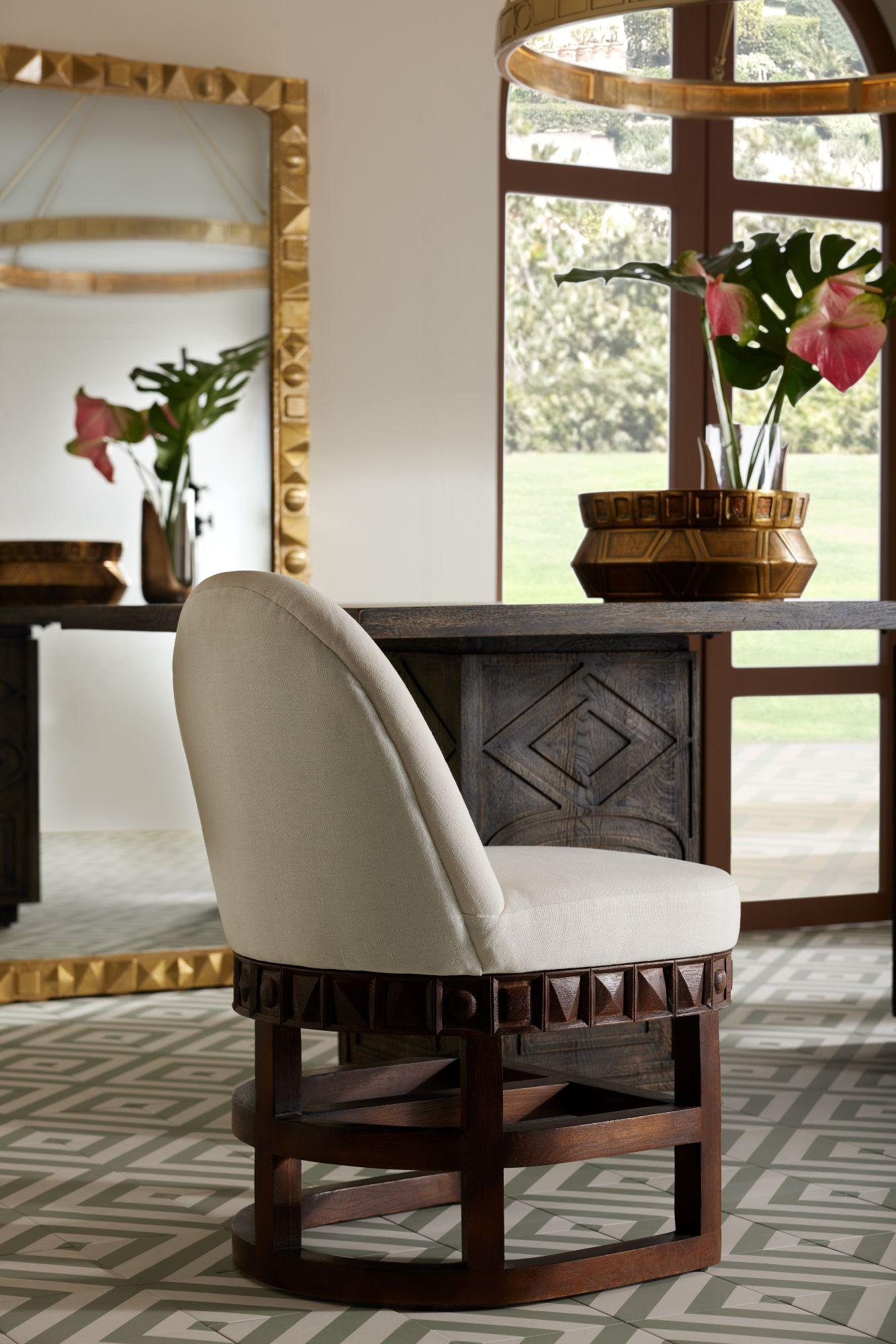 Centro de mesa grande apilado Millenia, set de 2 GKAYI01 - Latón envejecido en venta 4