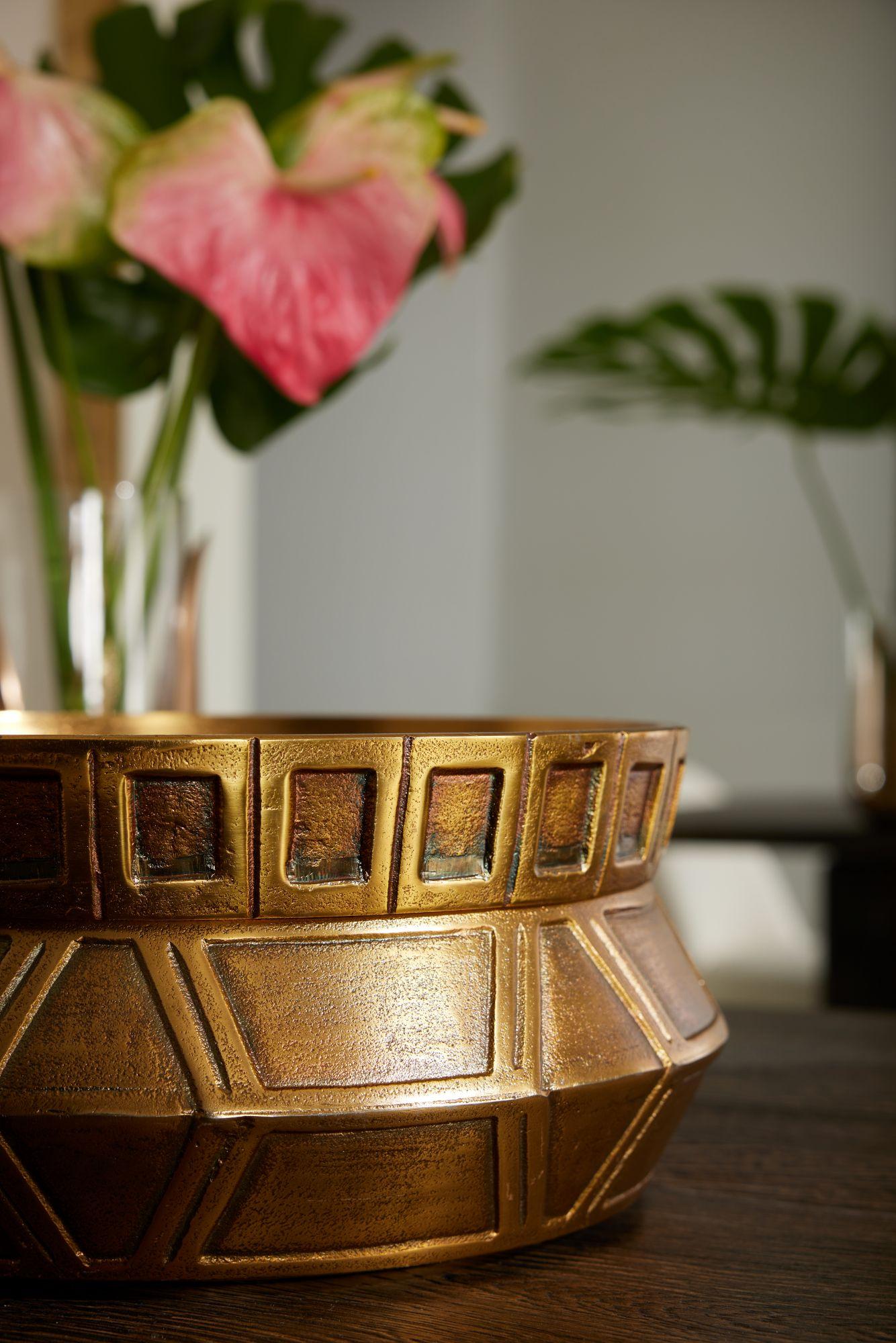 Centro de mesa grande apilado Millenia, set de 2 GKAYI01 - Latón envejecido en venta 5