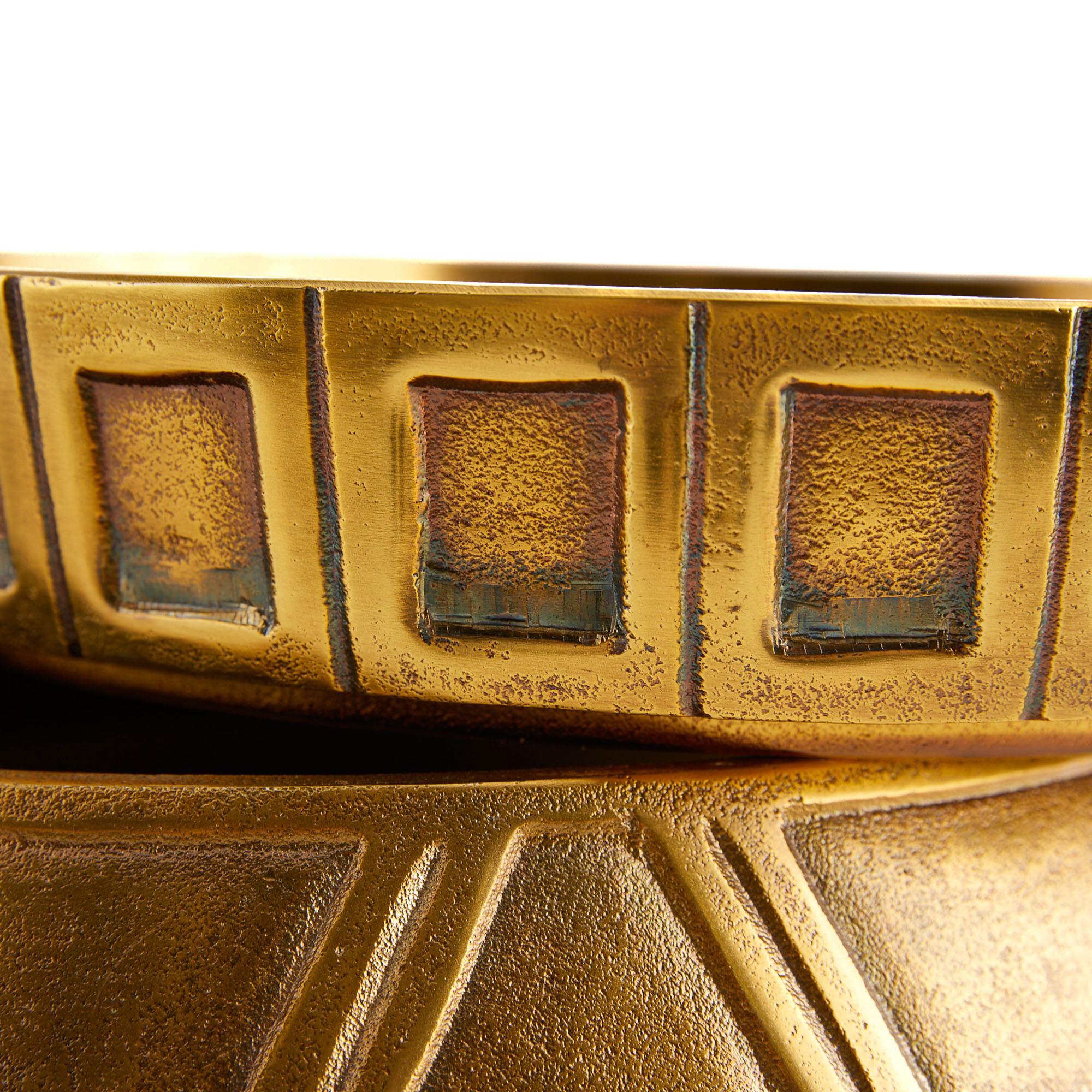 Centro de mesa grande apilado Millenia, set de 2 GKAYI01 - Latón envejecido Aluminio en venta