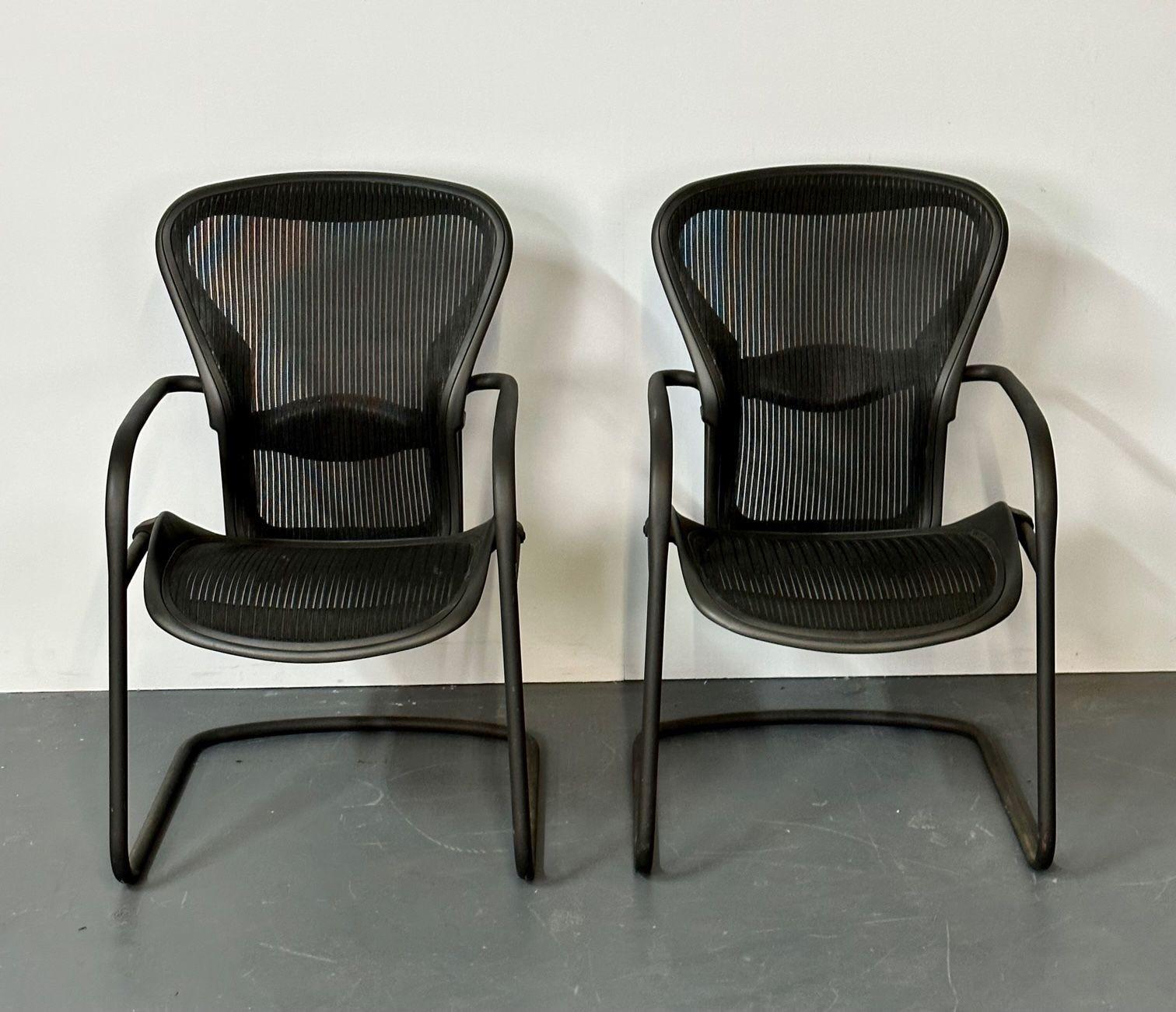 Paire de chaises de bureau/de bureau en aluminium estampillées Herman Miller de style mi-siècle moderne 5