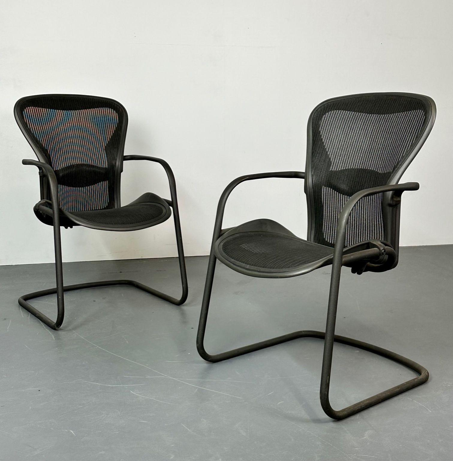 Paire de chaises de bureau/de bureau en aluminium estampillées Herman Miller de style mi-siècle moderne 4