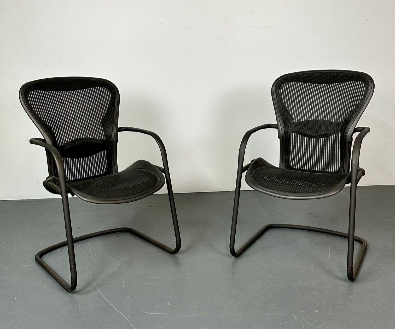 Paire de chaises de bureau/de bureau en aluminium estampillées Herman Miller de style mi-siècle moderne 6