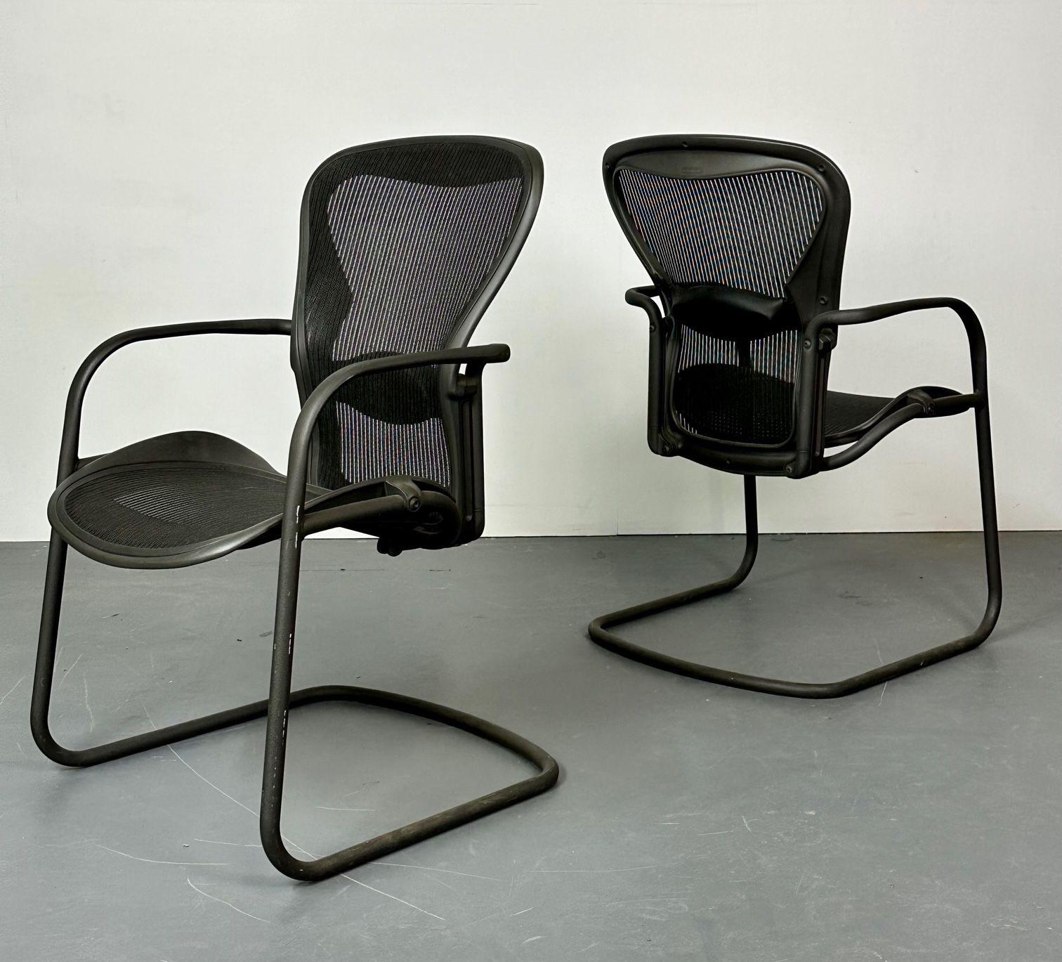 Paire de chaises de bureau/de bureau en aluminium estampillées Herman Miller de style mi-siècle moderne 7