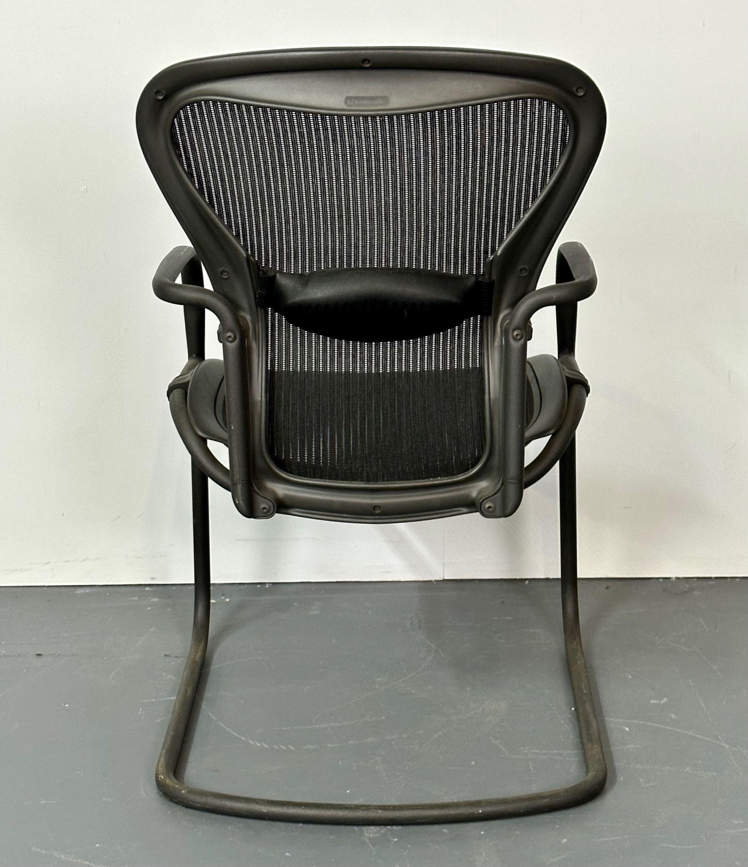 Paire de chaises de bureau/de bureau en aluminium estampillées Herman Miller de style mi-siècle moderne 11
