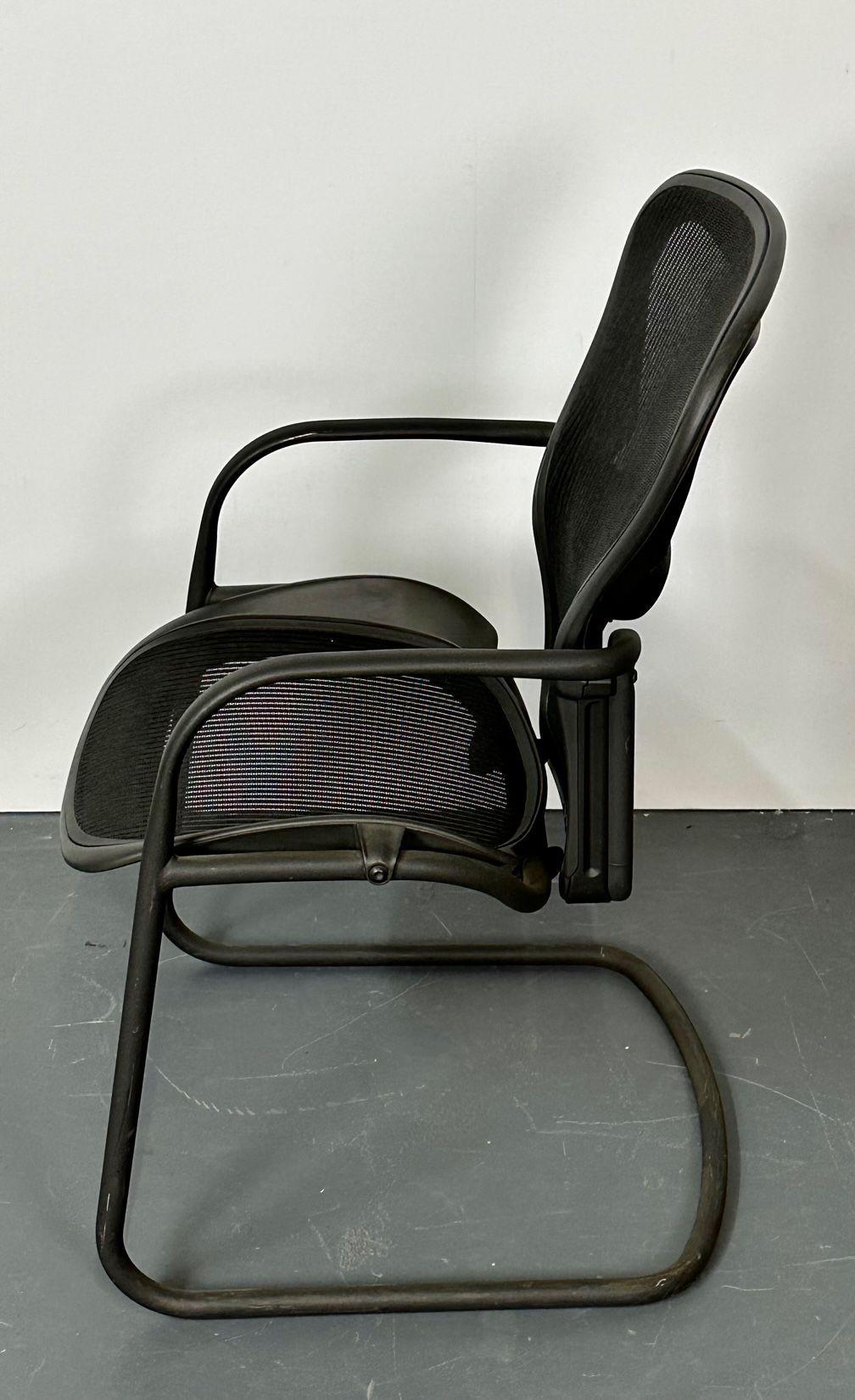 Paire de chaises de bureau/de bureau en aluminium estampillées Herman Miller de style mi-siècle moderne 13