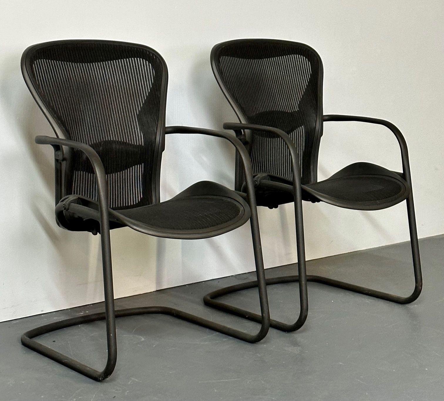 Paire de chaises de bureau/de bureau en aluminium estampillées Herman Miller de style mi-siècle moderne 3