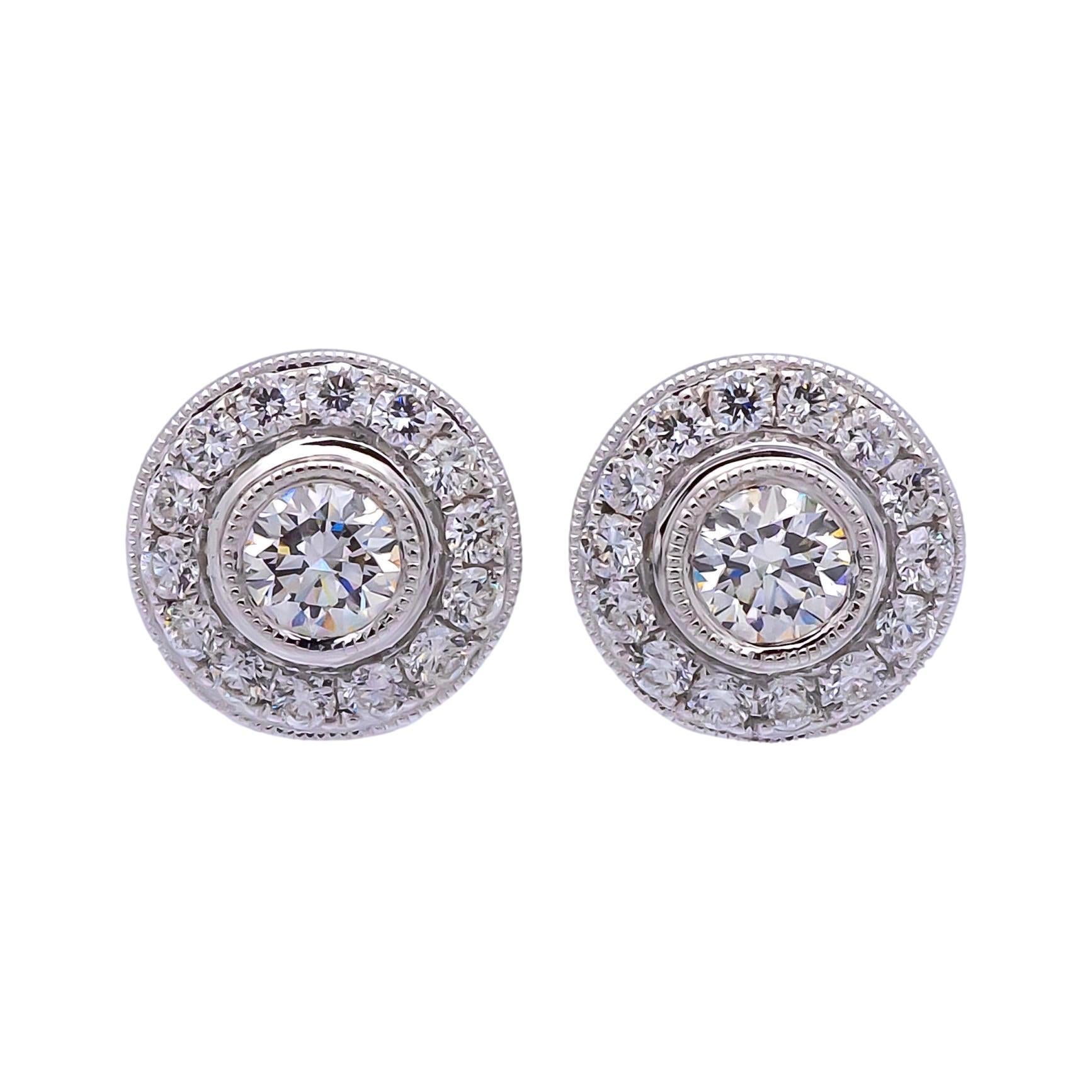 Millgrain Circle Halo Bezel 18K Gold .96ct Total Diamond Weight Stud Earrings In Excellent Condition For Sale In New York, NY