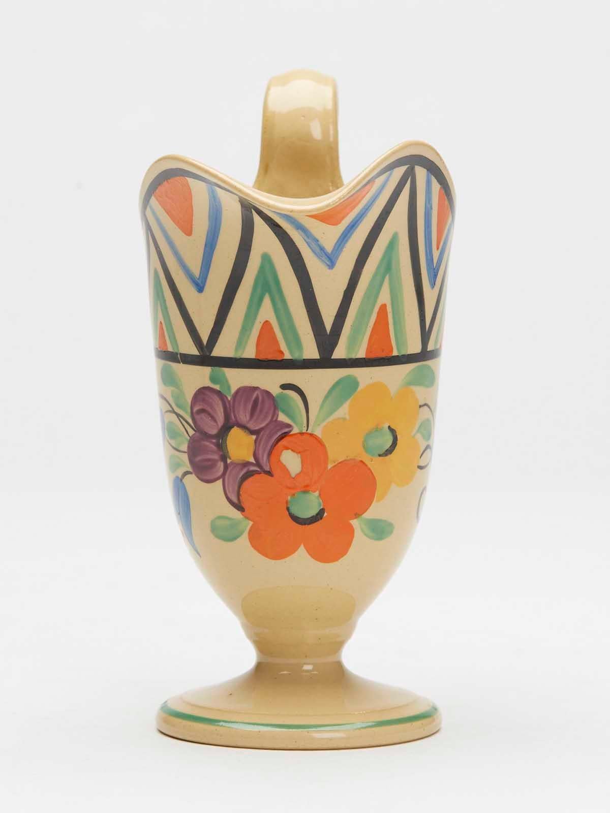 Millie Taplin Art Deco Wedgwood Cremefarbener Krug mit Blumenmuster (Englisch) im Angebot