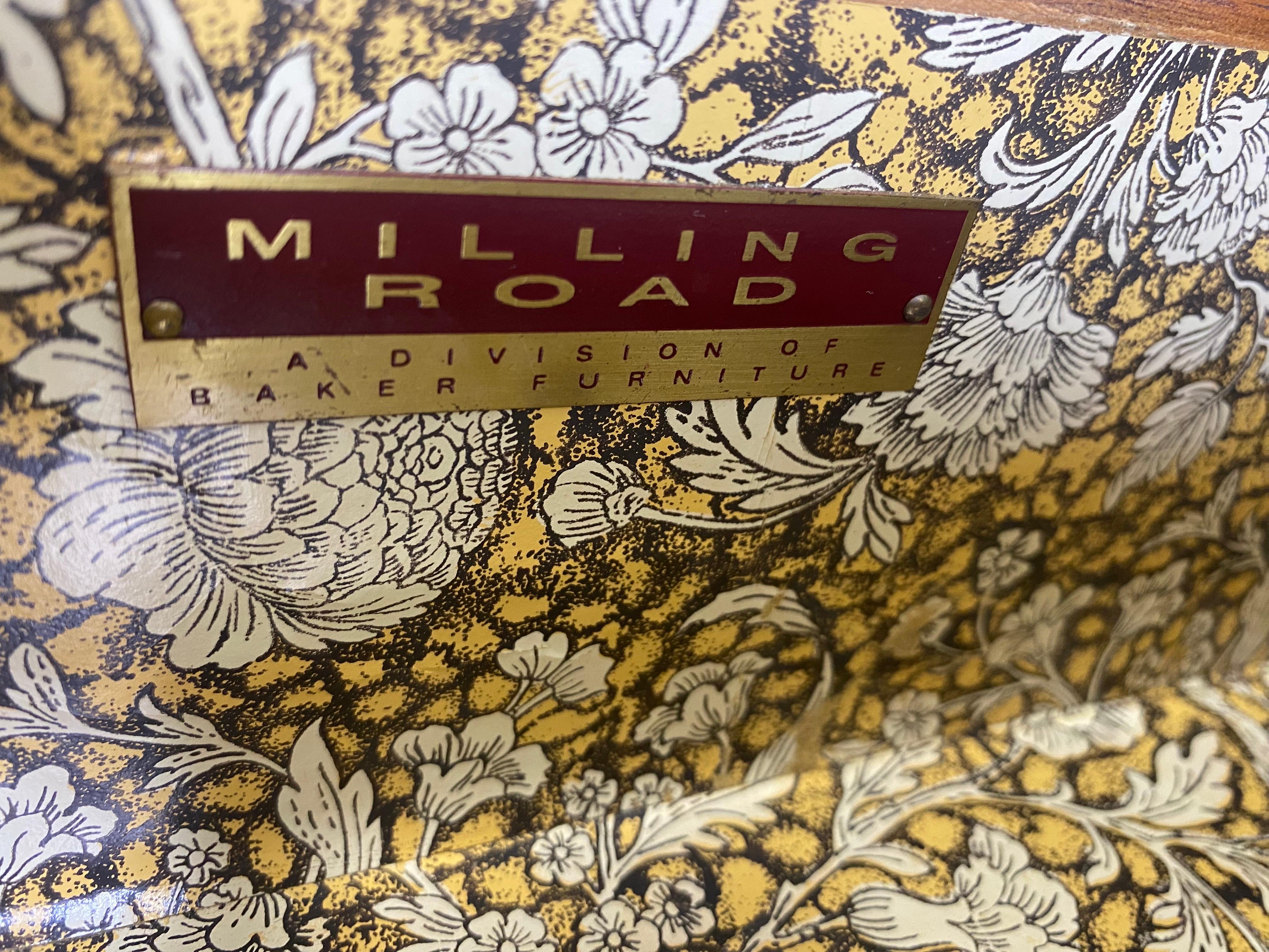 Milling Road per l'azienda di mobili Baker Cassetti in noce Chester in vendita 3