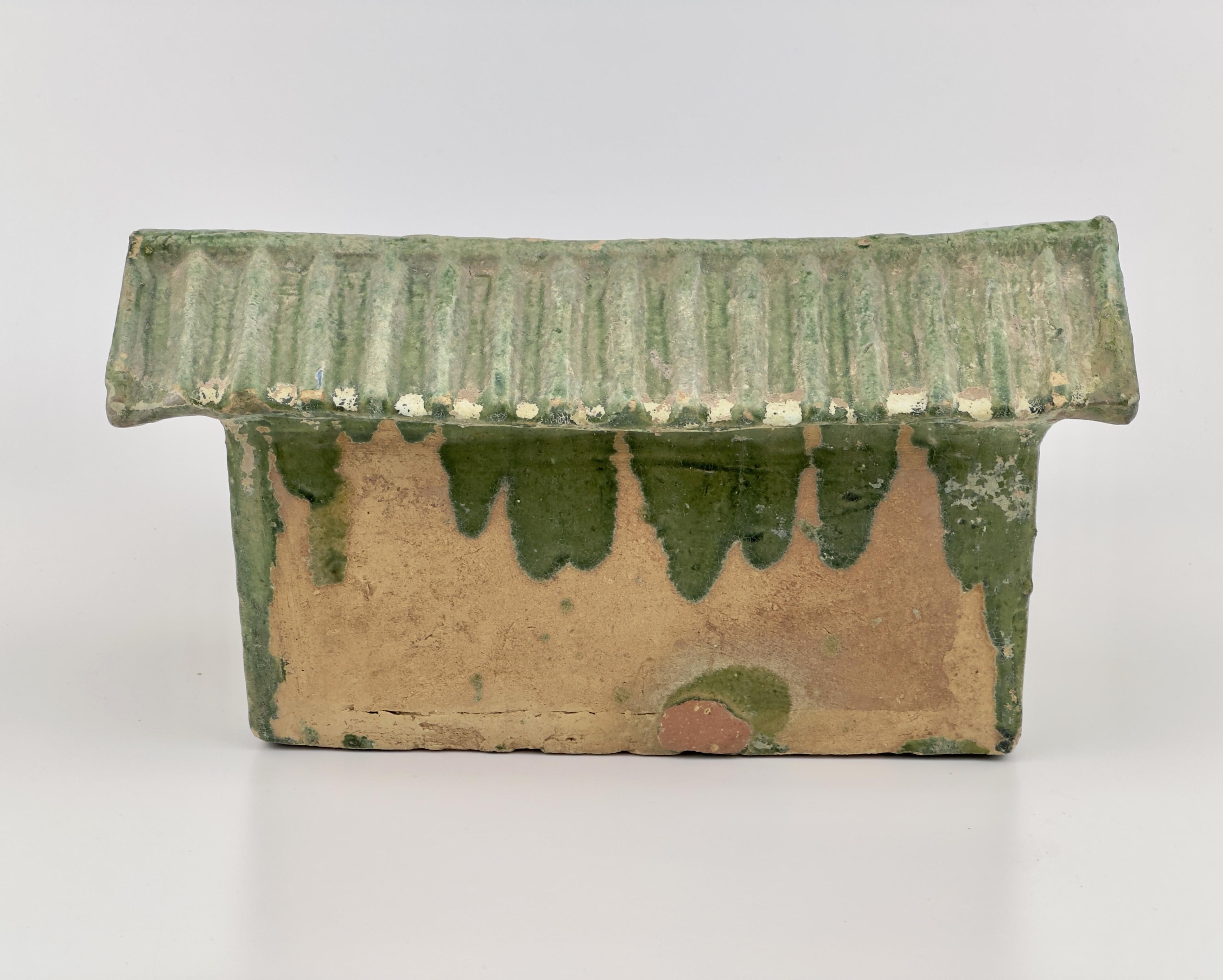18th Century and Earlier Milling Shed pottery with Green Glaze, Eastern Han Dynasty For Sale