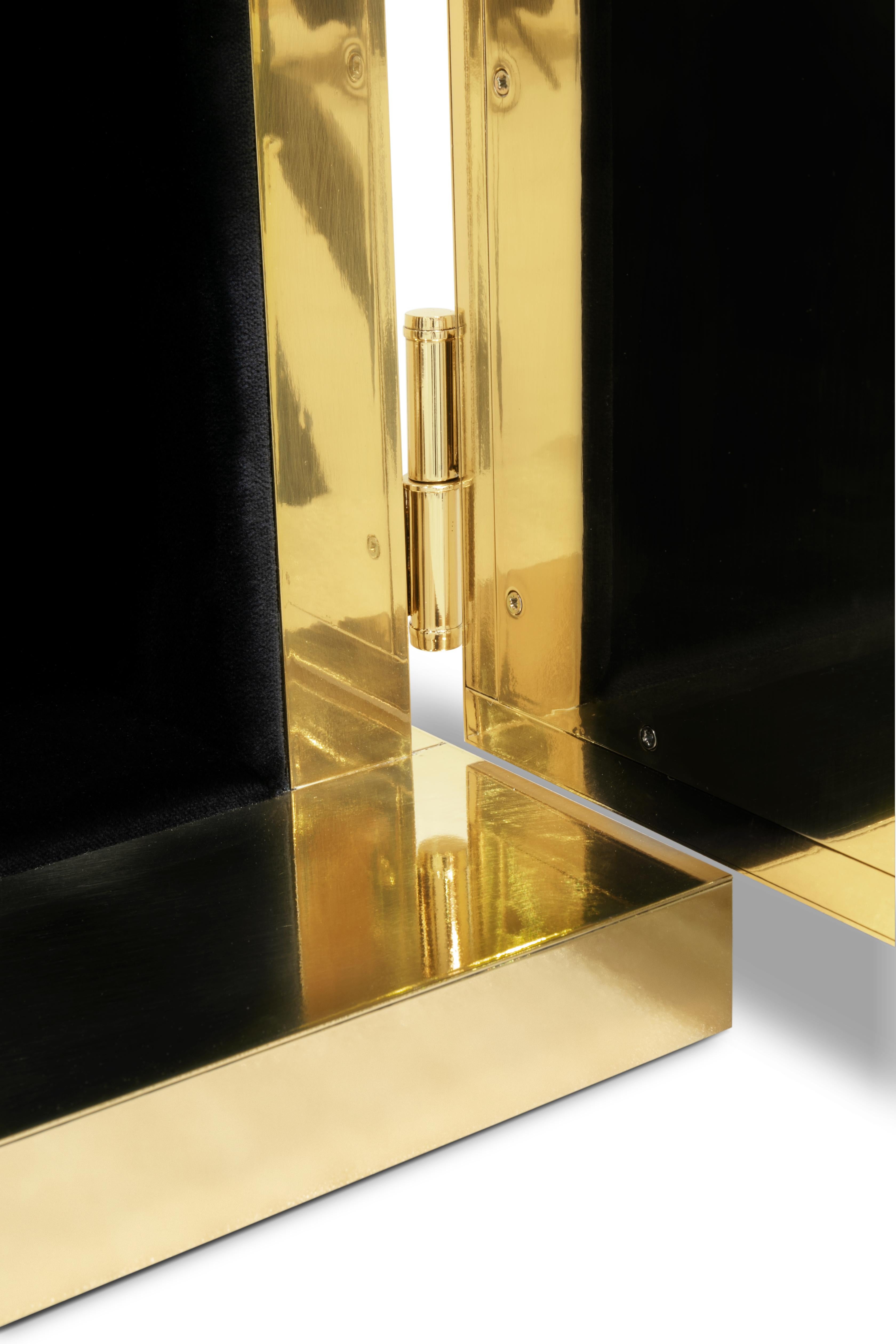 Contemporary Millionaire Jewelry Safe - Hand-Crafted Gold Plate Brass - Boca do Lobo For Sale