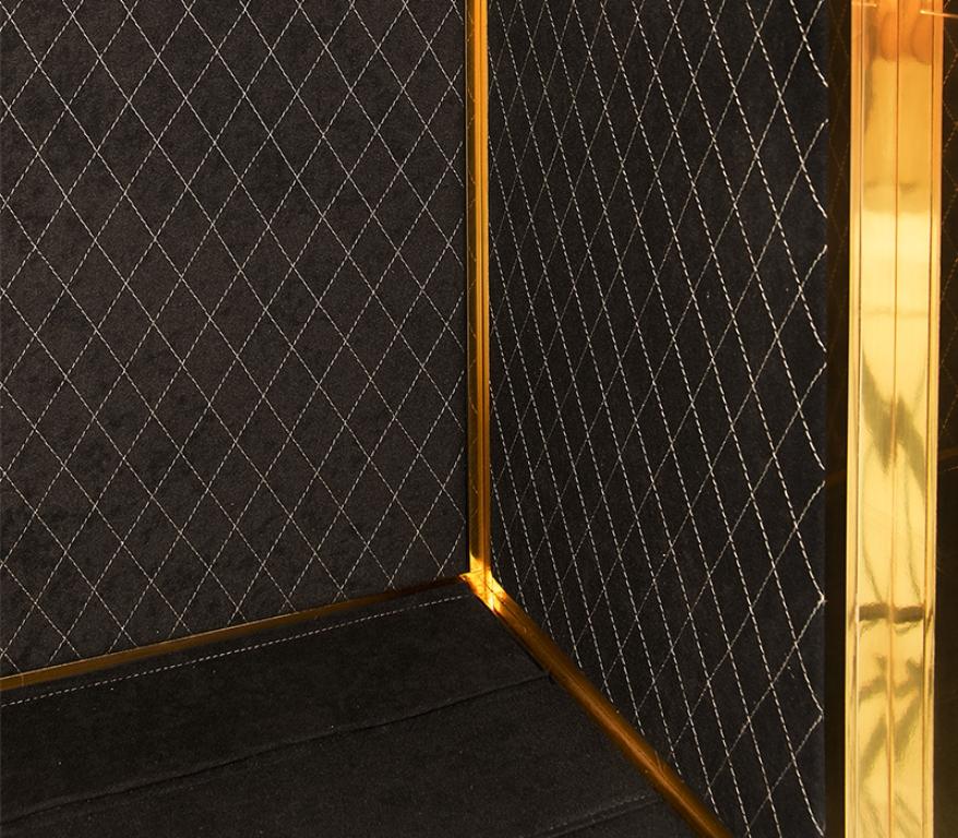 Coffre-fort de luxe millionnaire en laiton poli par Boca do Lobo Neuf - En vente à New York, NY