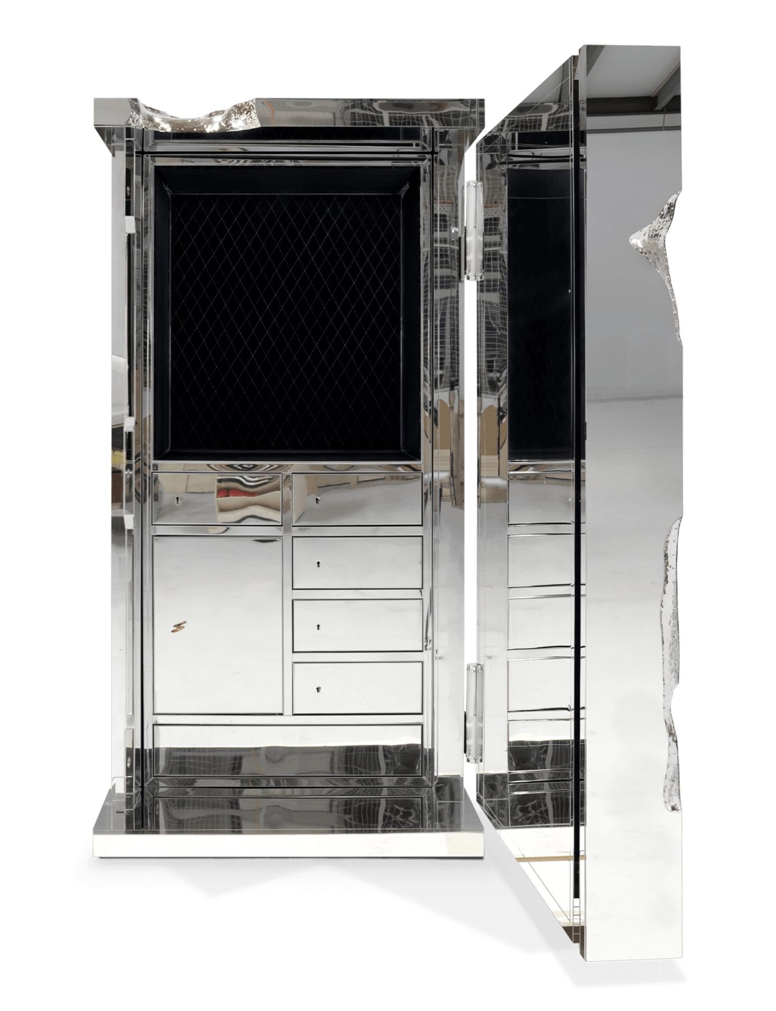 Influenced by the California Gold Rush, the Millionaire Safe is a statement piece designed to cause an impression. This high-end product of collectible design sparks both interest and imagination reminding the vault robbery attempts in the old west.