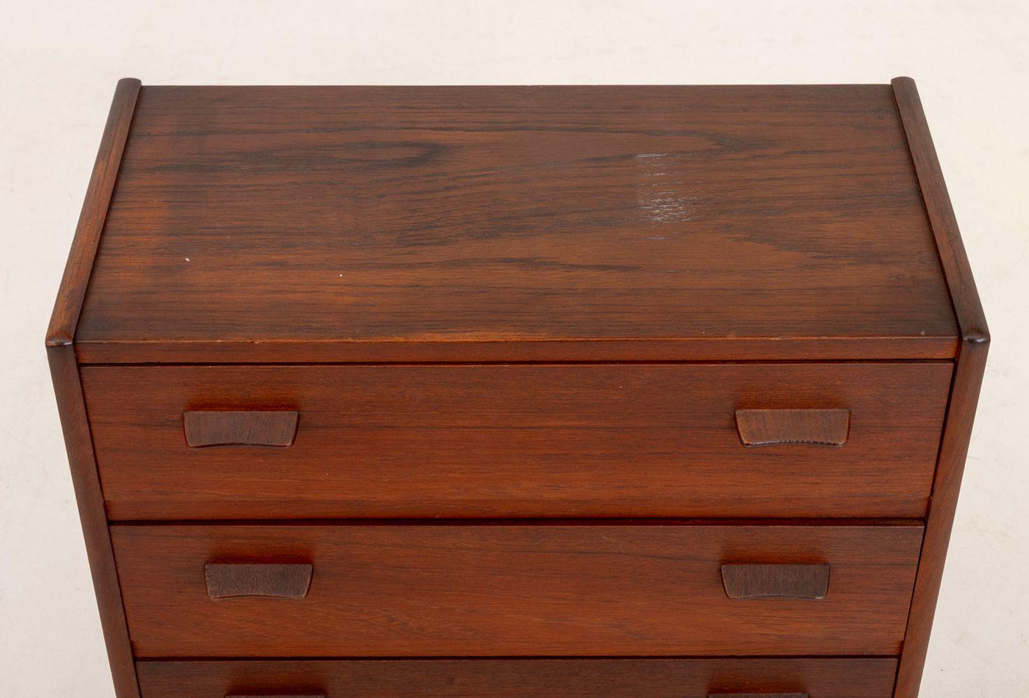 20th Century Mills-Denmark Danish Modern Walnut End Table For Sale