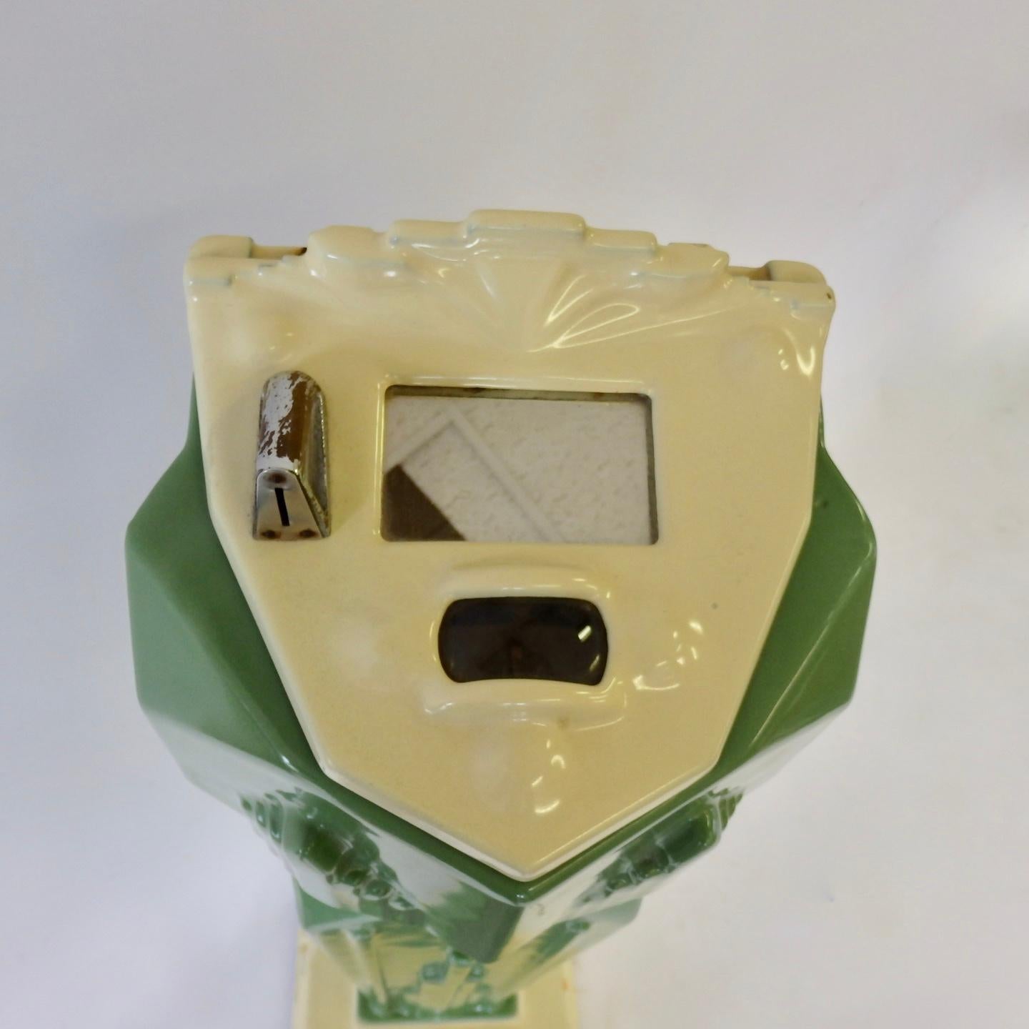 Mills Novelty Art Deco Green Porcelain Penny Scale In condizioni buone in vendita a Ferndale, MI