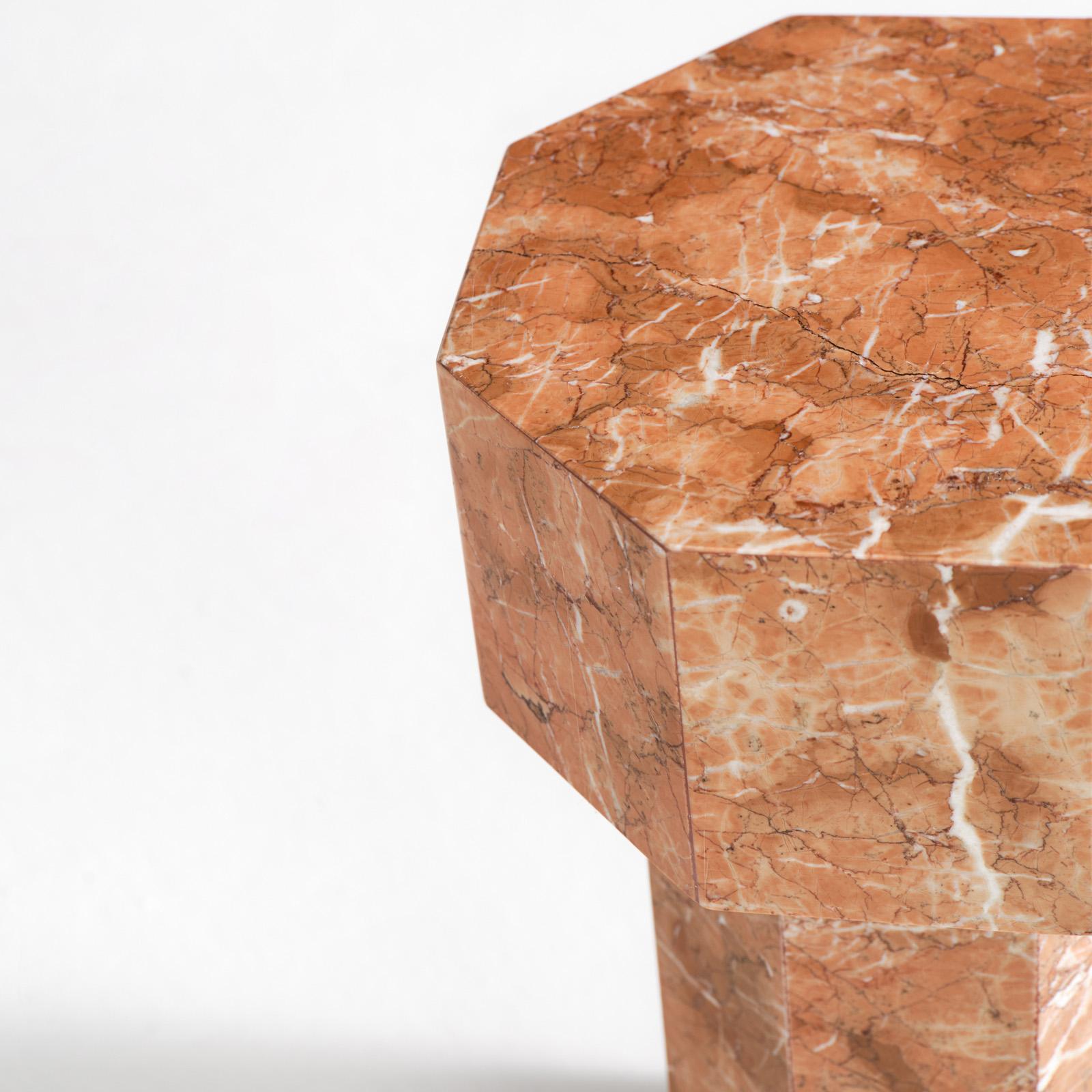 XXIe siècle et contemporain Table d'appoint rotative en marbre Rose par Yellowdot   en vente
