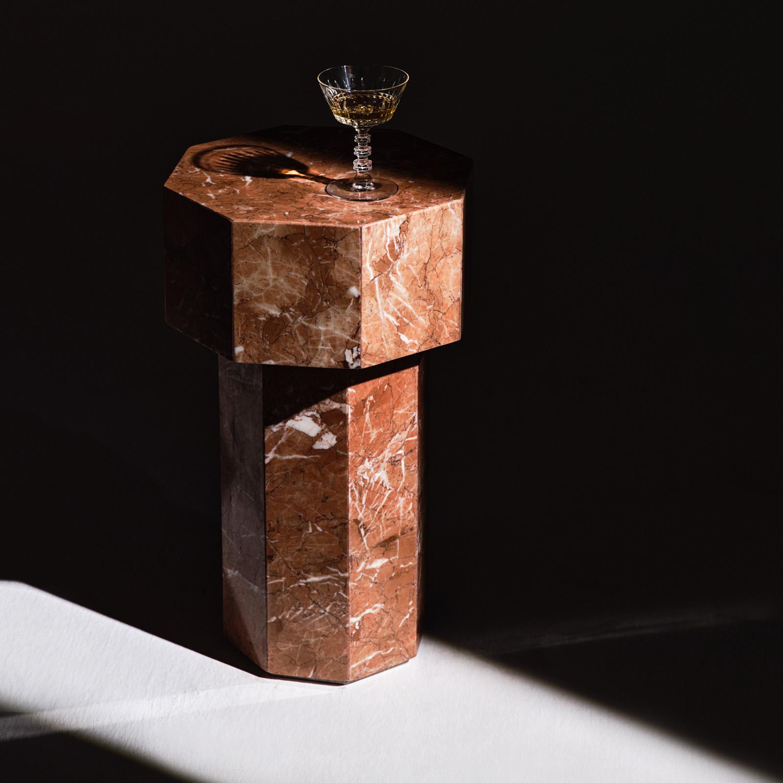 Métal Table d'appoint rotative en marbre Rose par Yellowdot   en vente