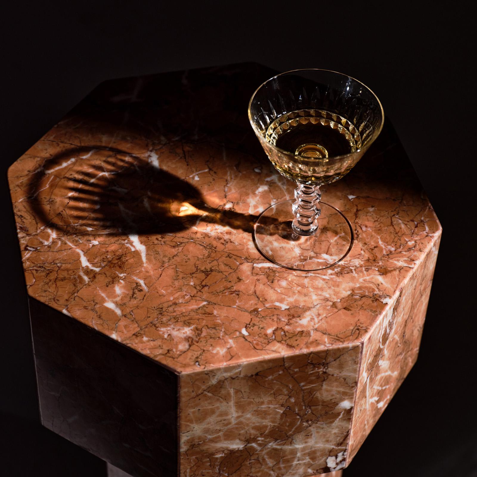 Table d'appoint rotative en marbre Rose par Yellowdot   en vente 1