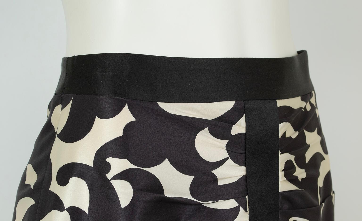 Milly Deep Navy and Black Ruched Satin Chinoiserie Pencil Skirt – XS, 2002 For Sale 1