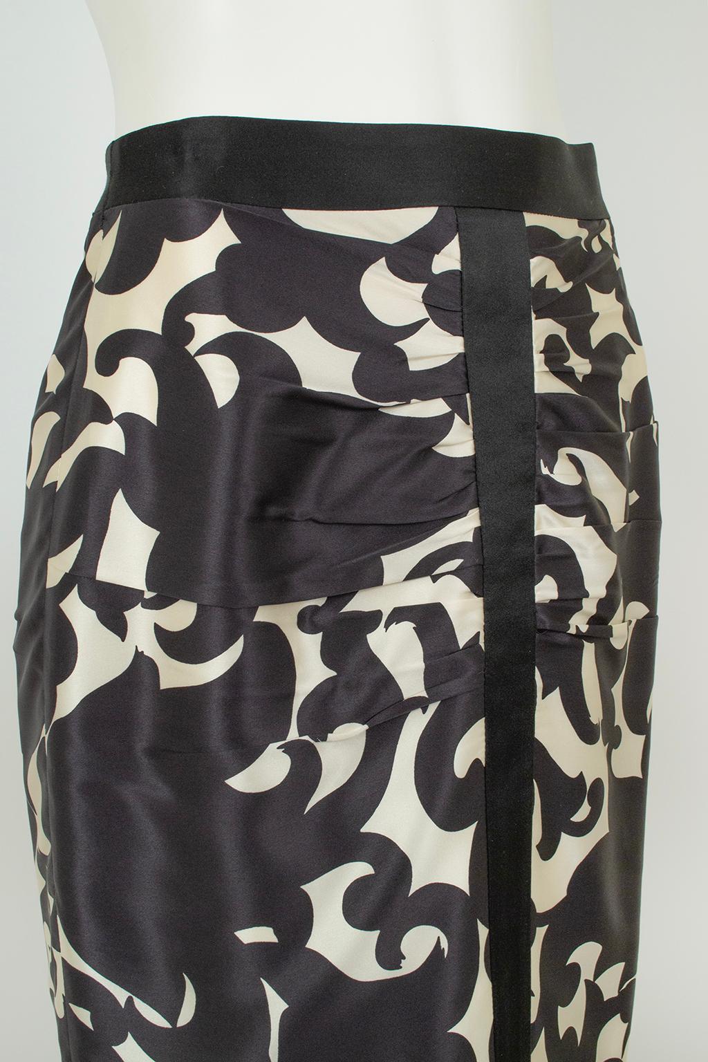 Milly Deep Navy and Black Ruched Satin Chinoiserie Pencil Skirt – XS, 2002 For Sale 2
