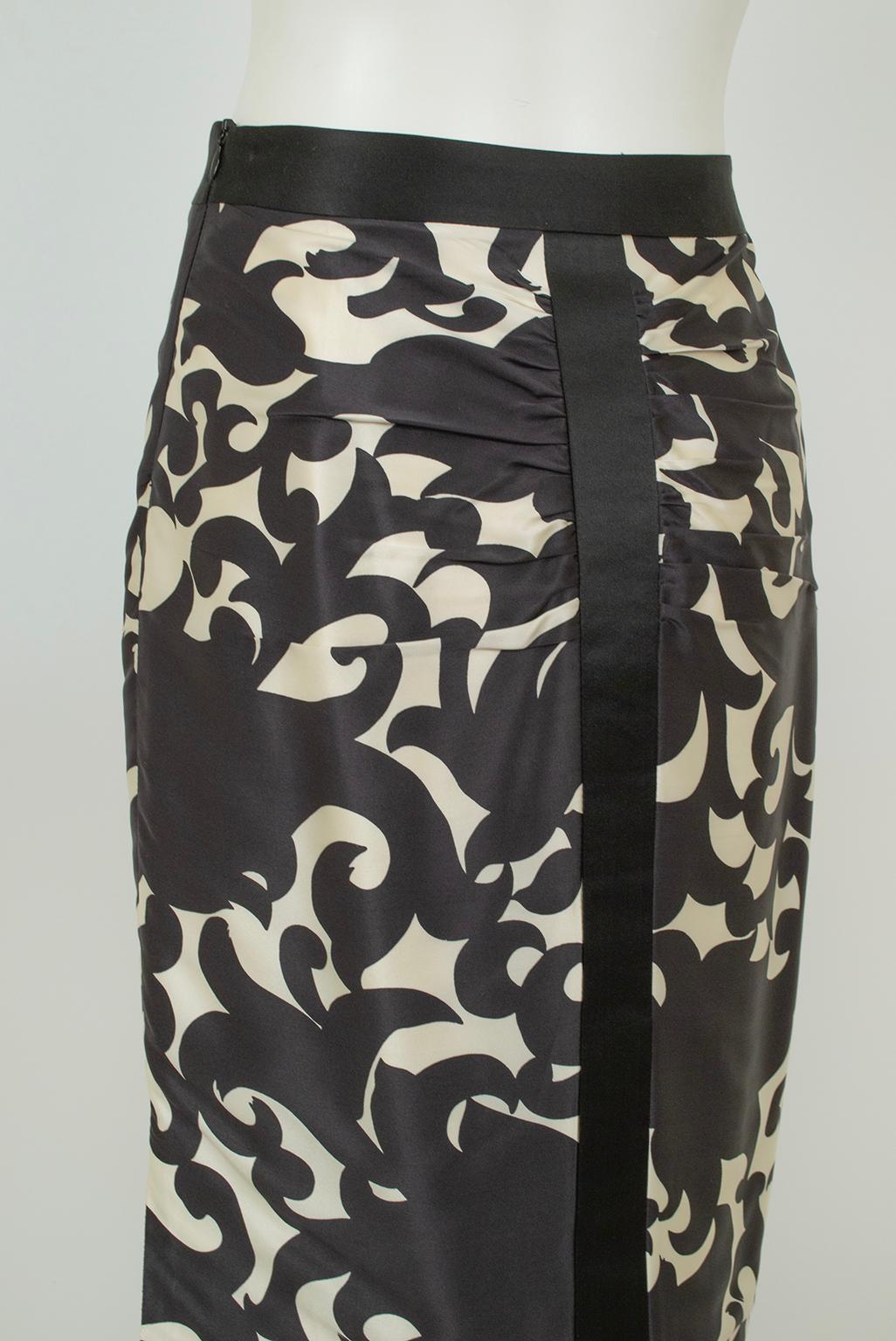 Milly Deep Navy and Black Ruched Satin Chinoiserie Pencil Skirt – XS, 2002 For Sale 3