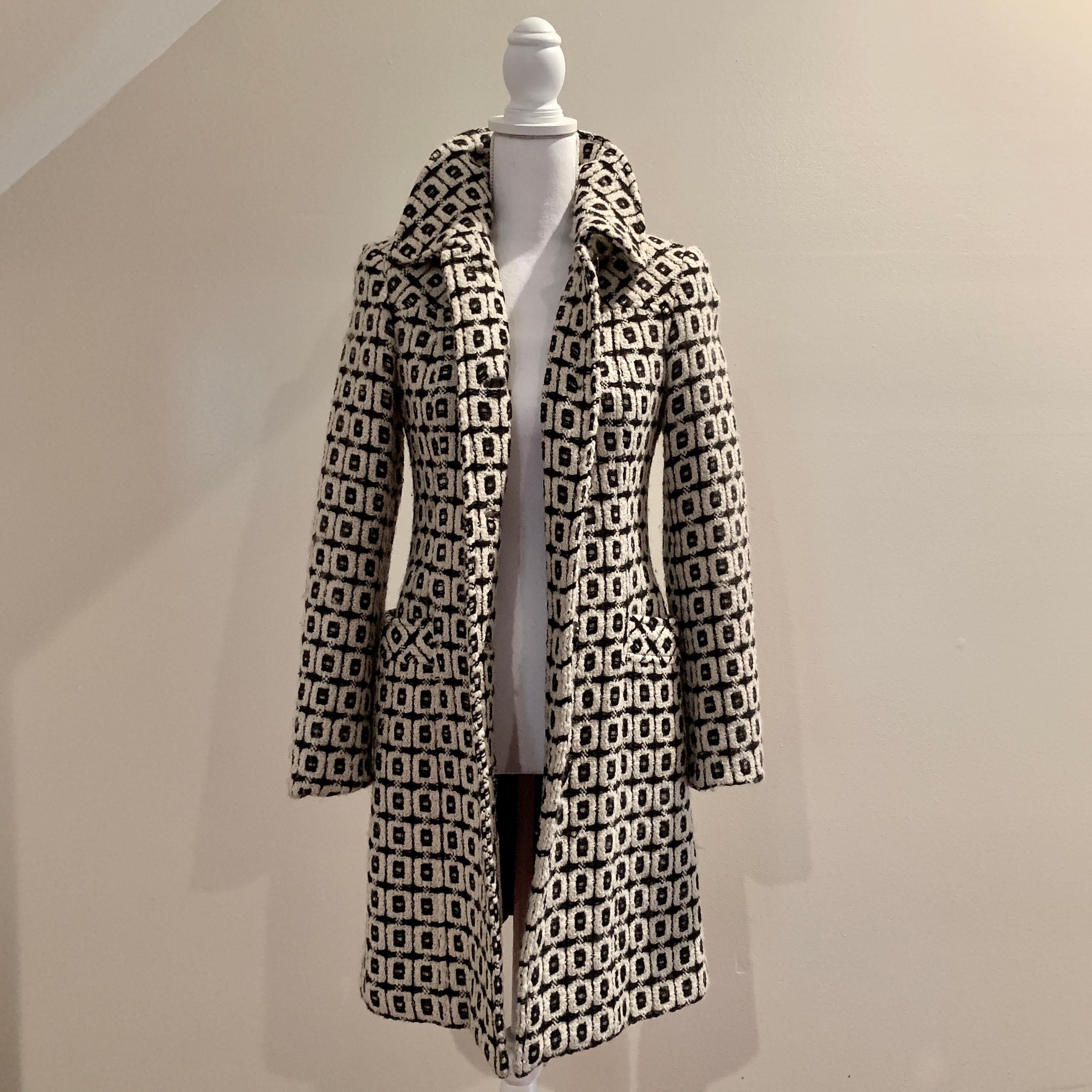 Style international Milly New York - Manteau vintage en laine à carreaux noirs et blancs pour femme, collection 2000 en vente
