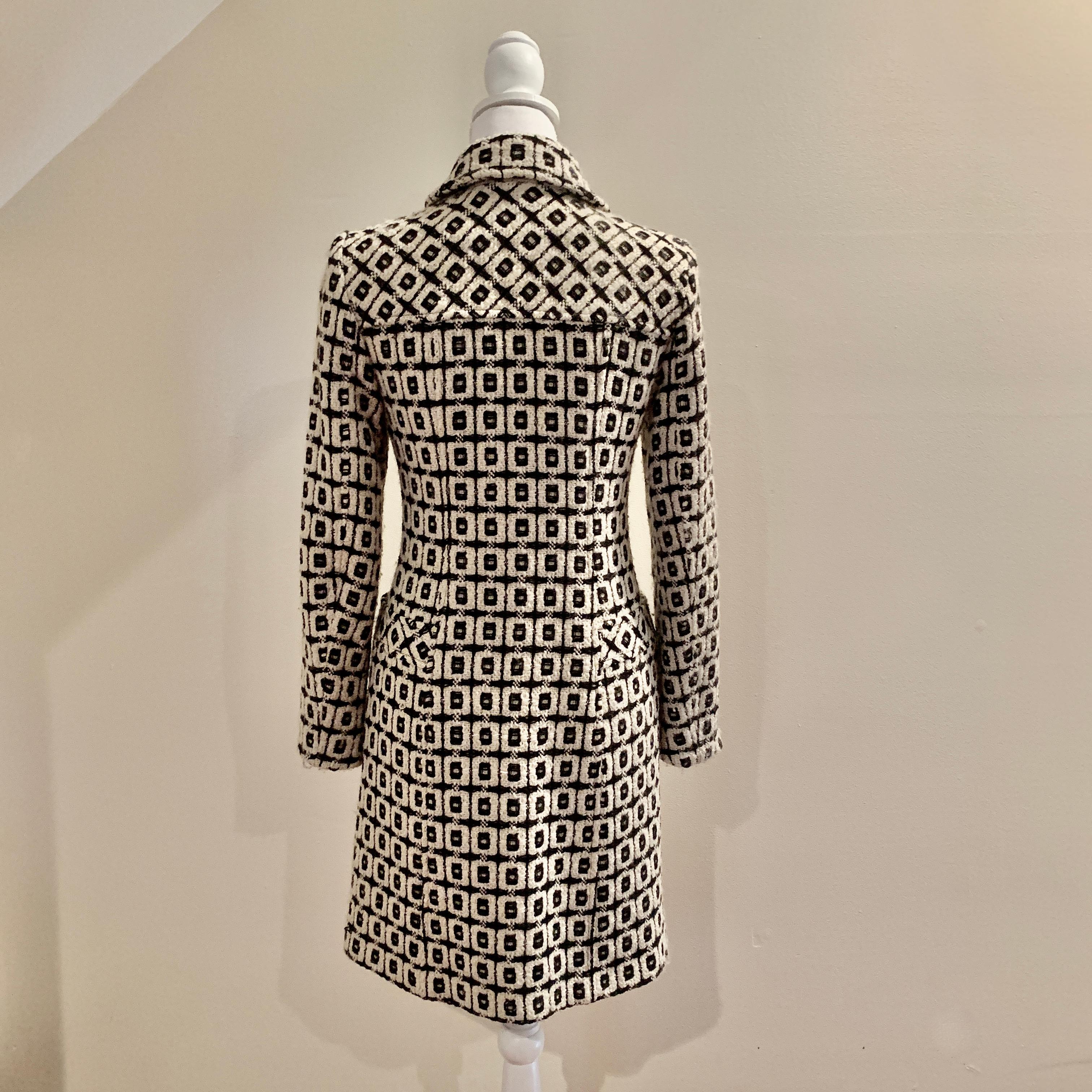 Milly New York - Manteau vintage en laine à carreaux noirs et blancs pour femme, collection 2000 Bon état - En vente à Philadelphia, PA