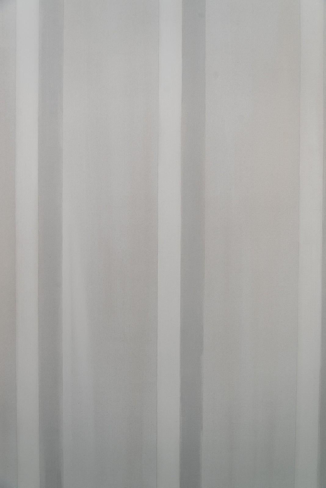 Tout et rien - grand, tranquille, calme, gris, rayures verticales - Gris Abstract Painting par Milly Ristvedt