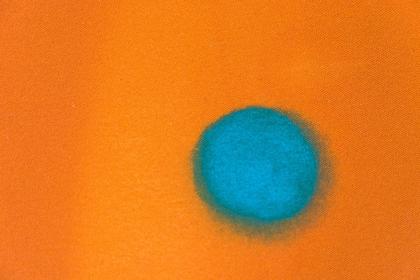 Mott Continuum - astrazione geometrica di grandi dimensioni, arancione brillante, acrilico su tela - Painting Contemporaneo di Milly Ristvedt