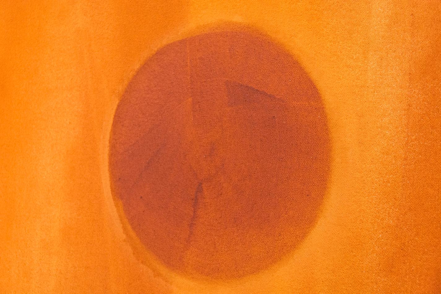 Mott Continuum - astrazione geometrica di grandi dimensioni, arancione brillante, acrilico su tela - Abstract Painting Arancia di Milly Ristvedt